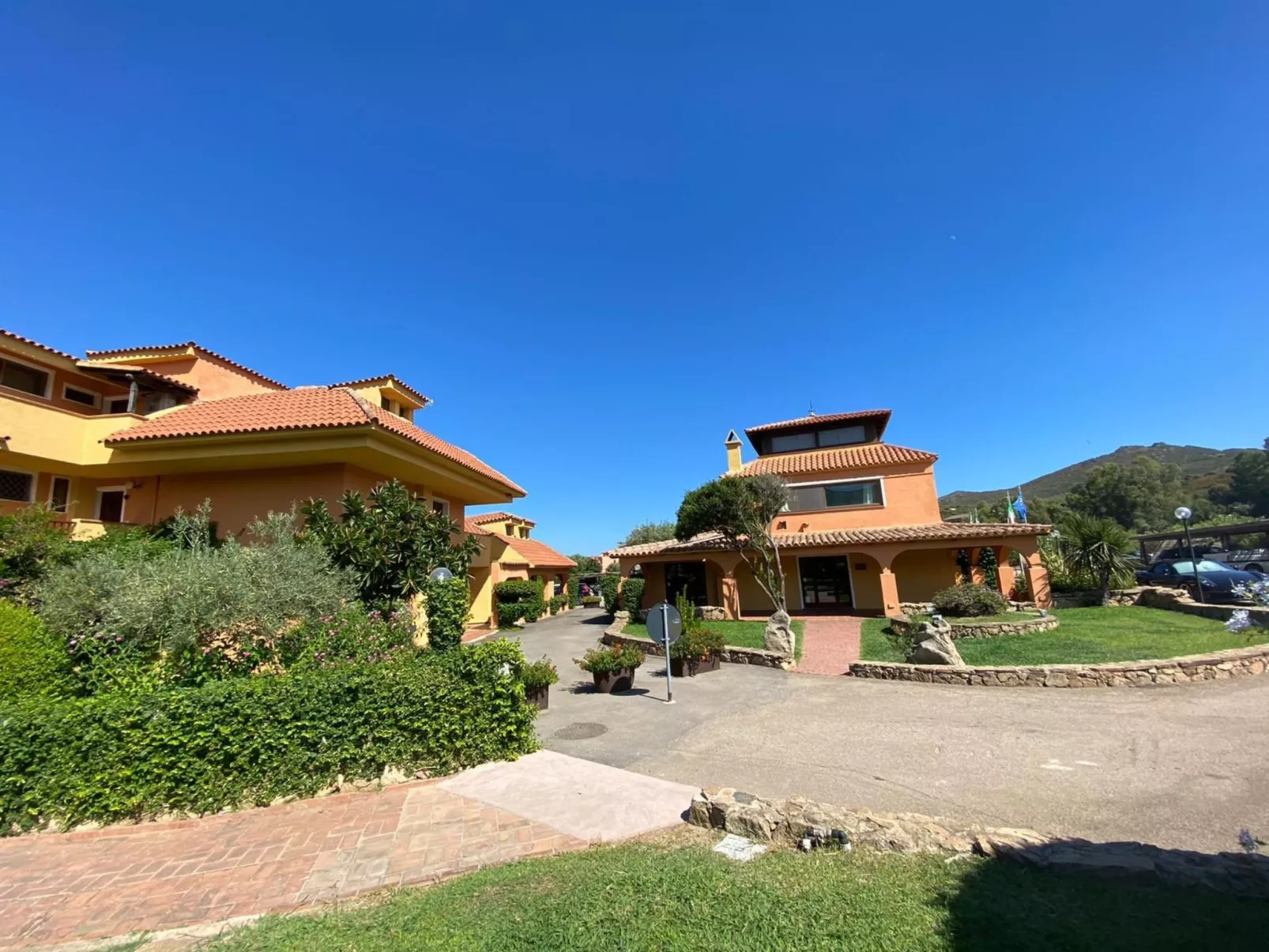 Große Drei-Zimmer-Wohnung am Golf von Marinella-Image-tags.info