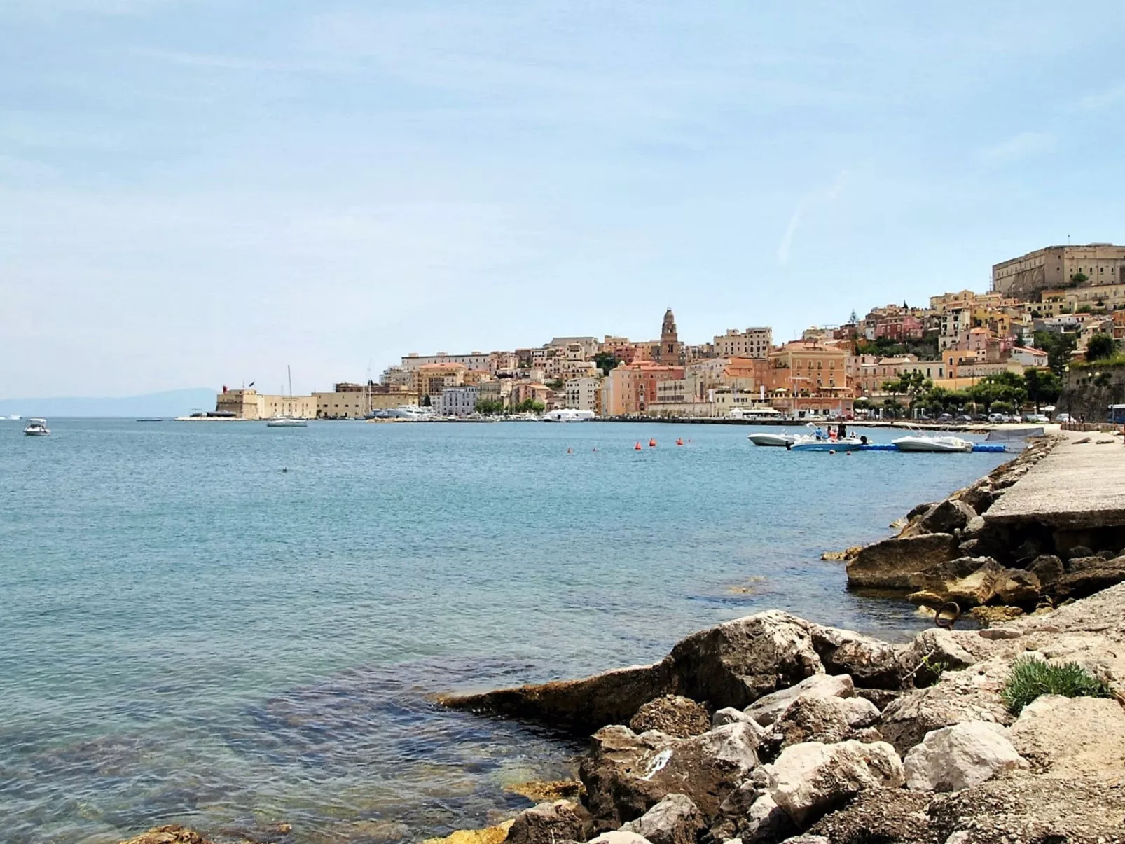 Domhaus mit Blick auf den Golf von Gaeta-Environnement