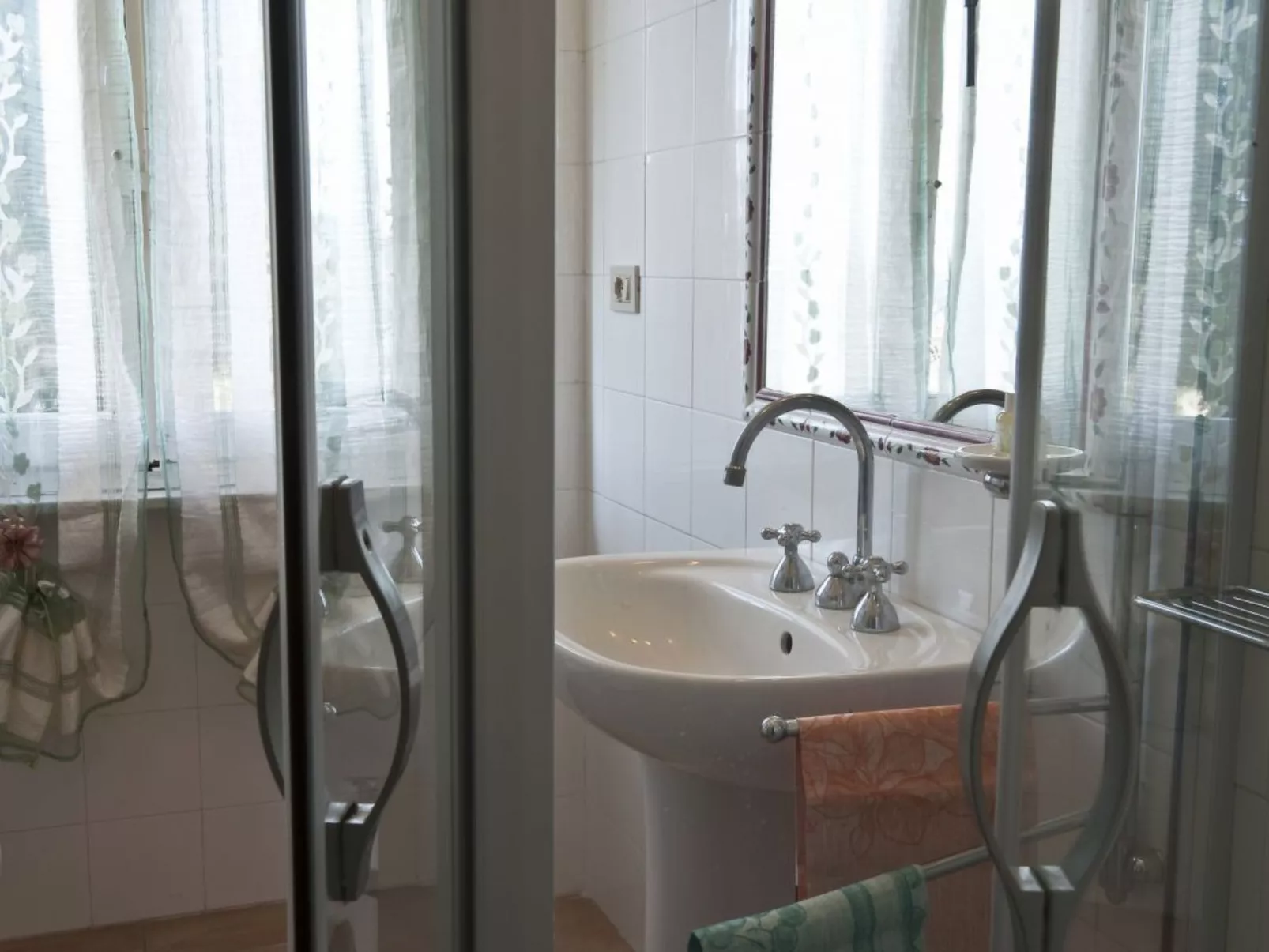 Landgut "Rondine" mit Garten, Grill und Terrasse-Drinnen