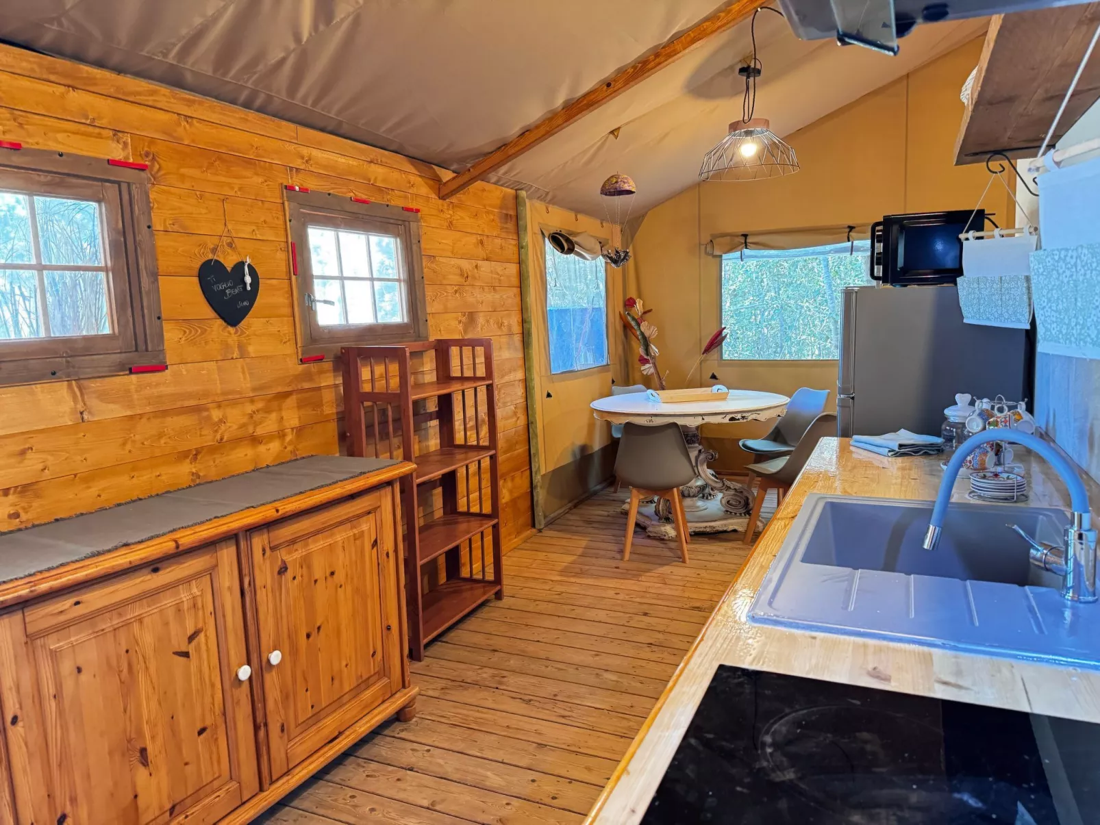 Familienzelt" Nachlass-Inside