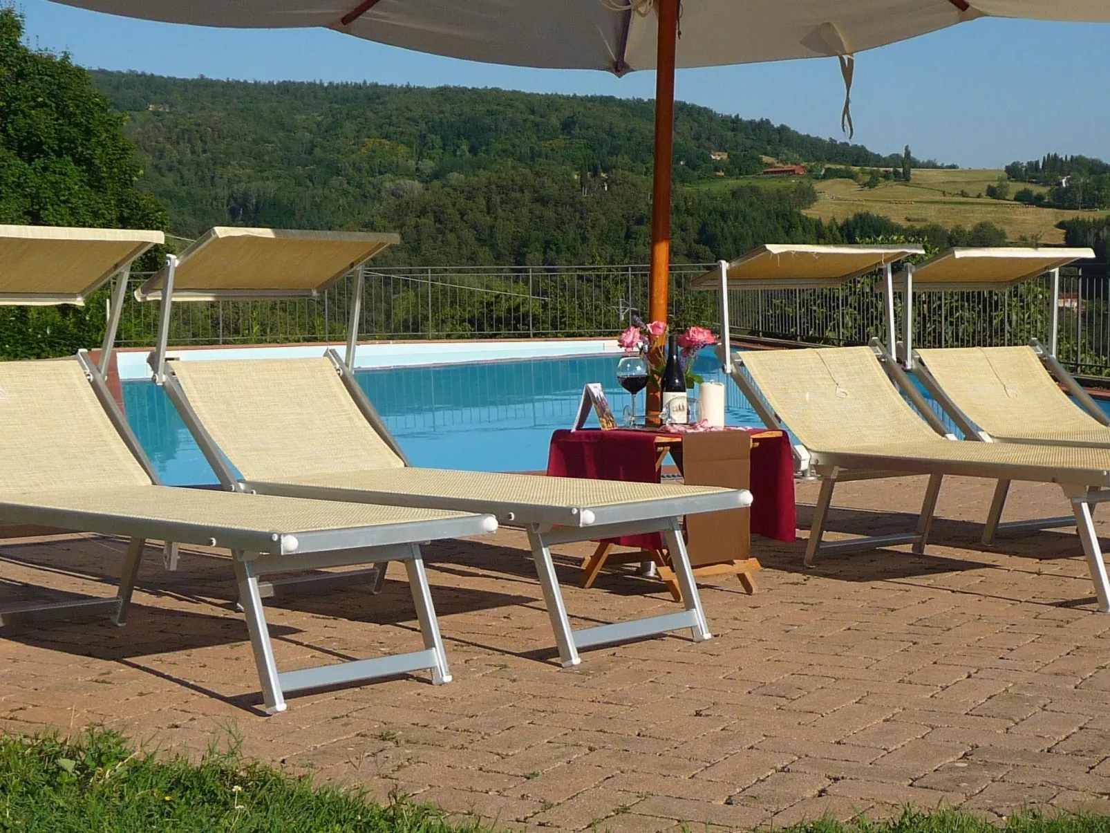 Geranei Haus mit Schwimmbad zwischen Florenz und Arezzo-Drinnen