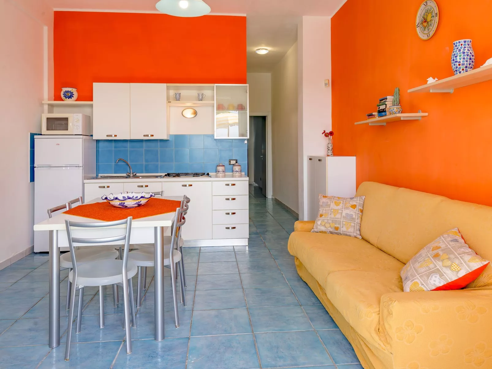 Ruhige Ferienwohnung in Sciacca mit Terrasse, Garten und Grill und Meerblick-Inside