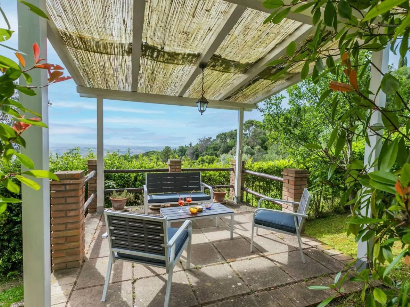 Vier-Zimmer-Wohnung 3 Bäder mit Schwimmbad zur alleinigen Nutzung-Outside