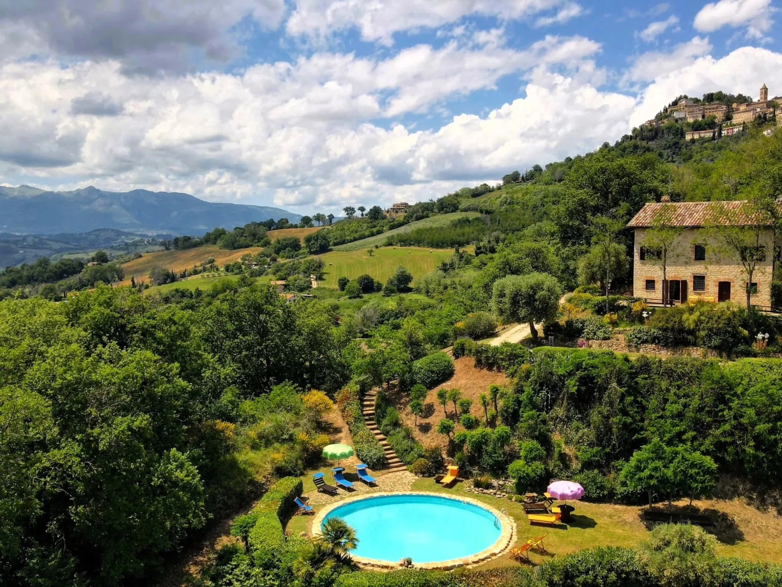 Große Wohnung mit Blick von den Bergen bis zum Meer-Inside
