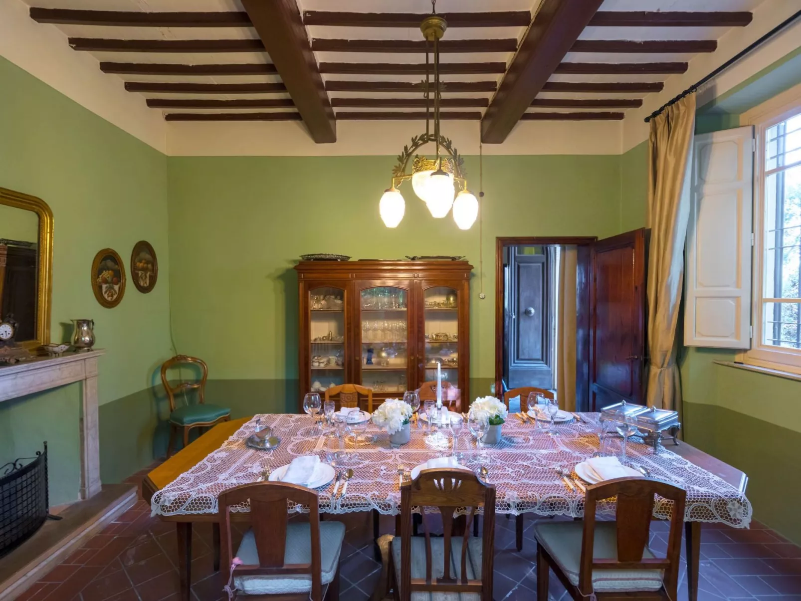 Villa mit Garten und privatem Pool-Drinnen