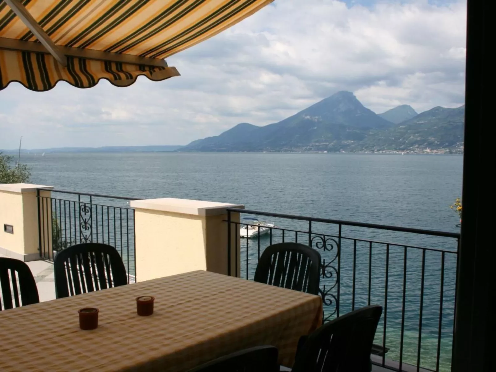 Wohnung 'Casa Cedraia' mit Wasserblick-Dedans