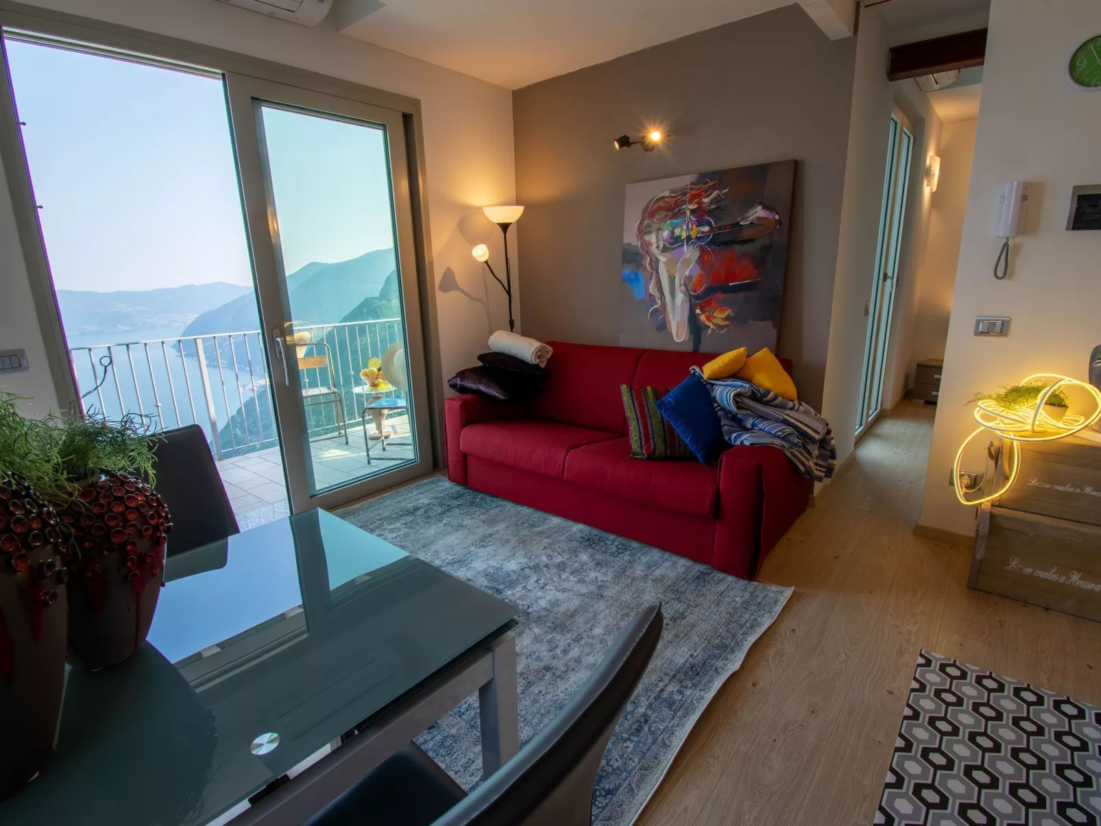 Wohnung mit Panaoramaterrasse und Pool-Drinnen