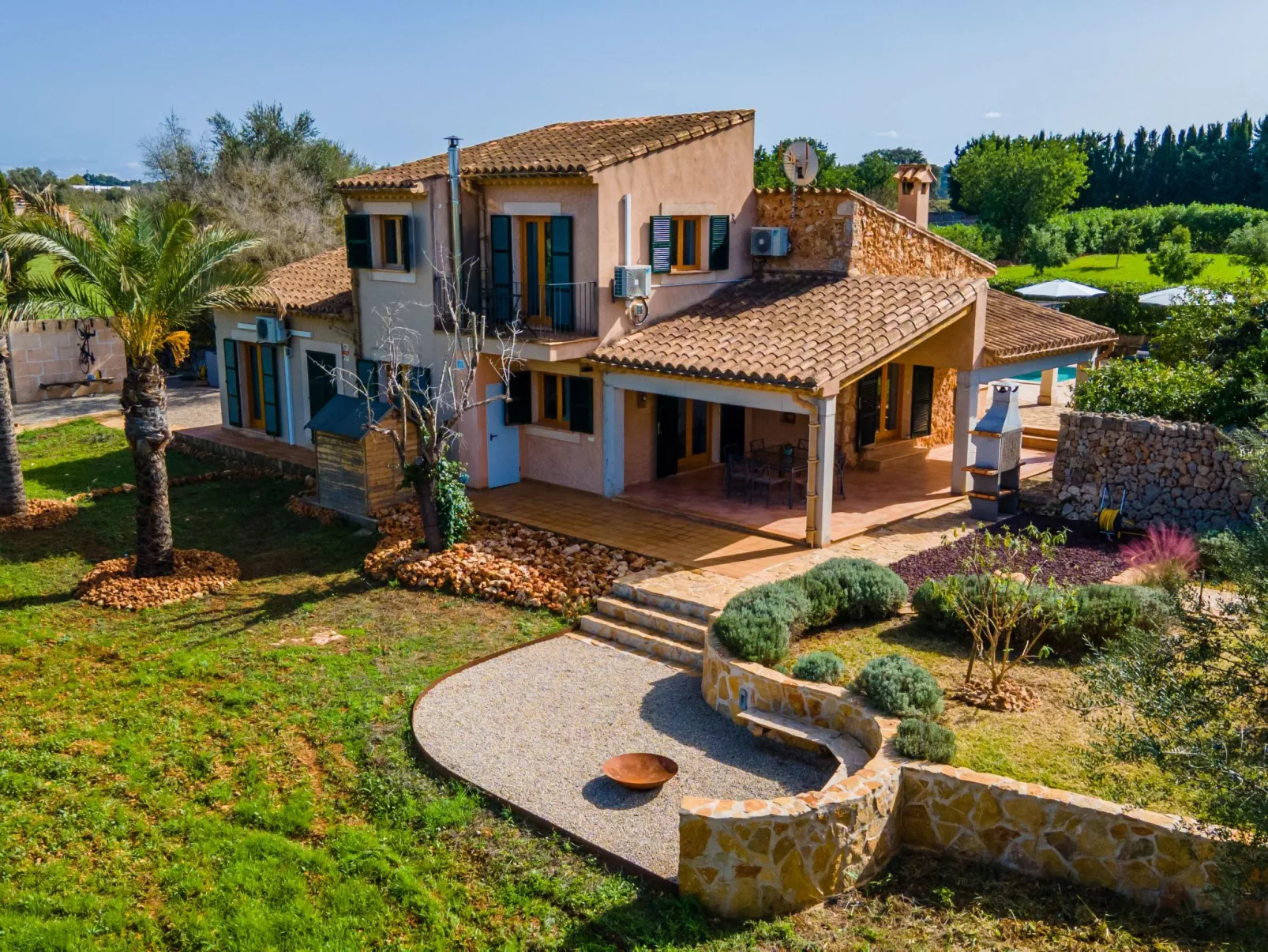 Stilvolle, top-moderne, traumhafte Finca in Sineu-Inside