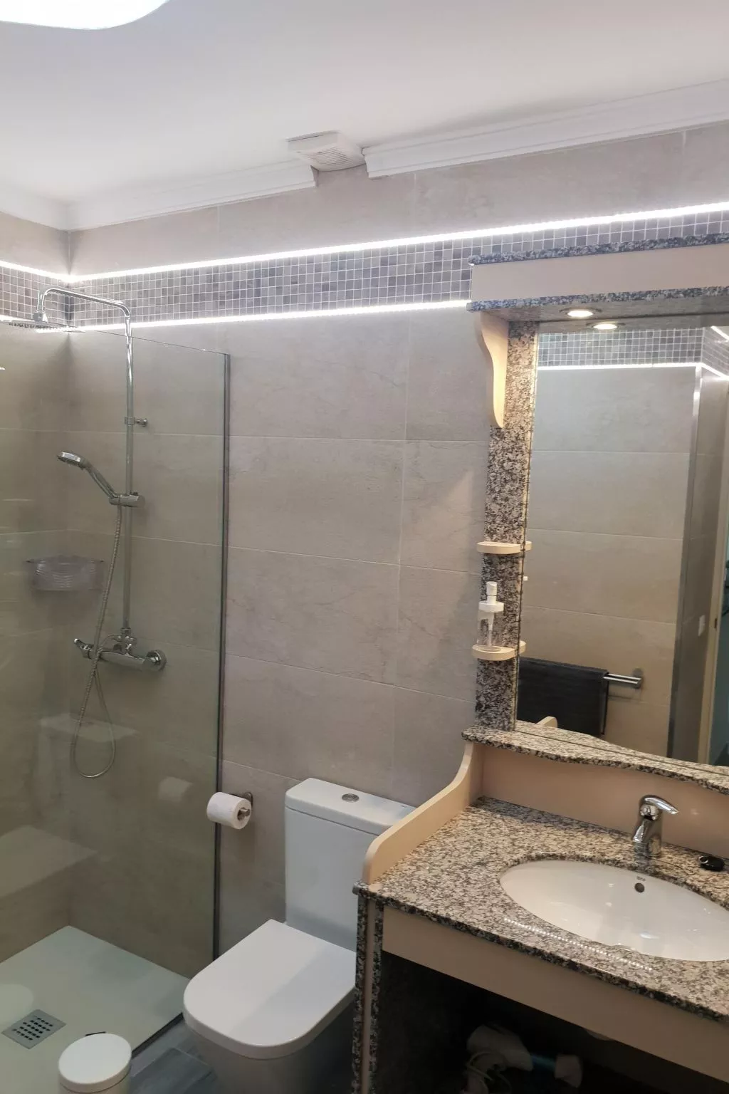 Ruhige Ferienwohnung für 4 Personen-Dedans