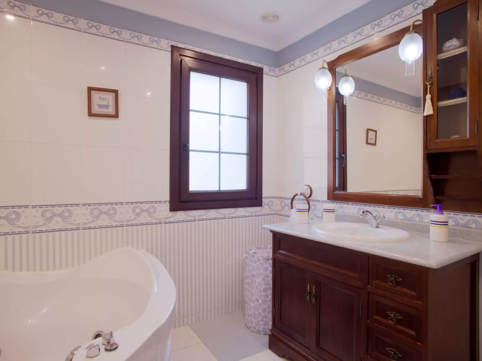 Villa Lucas mit Gartenterrasse und Schwimmbad-Inside