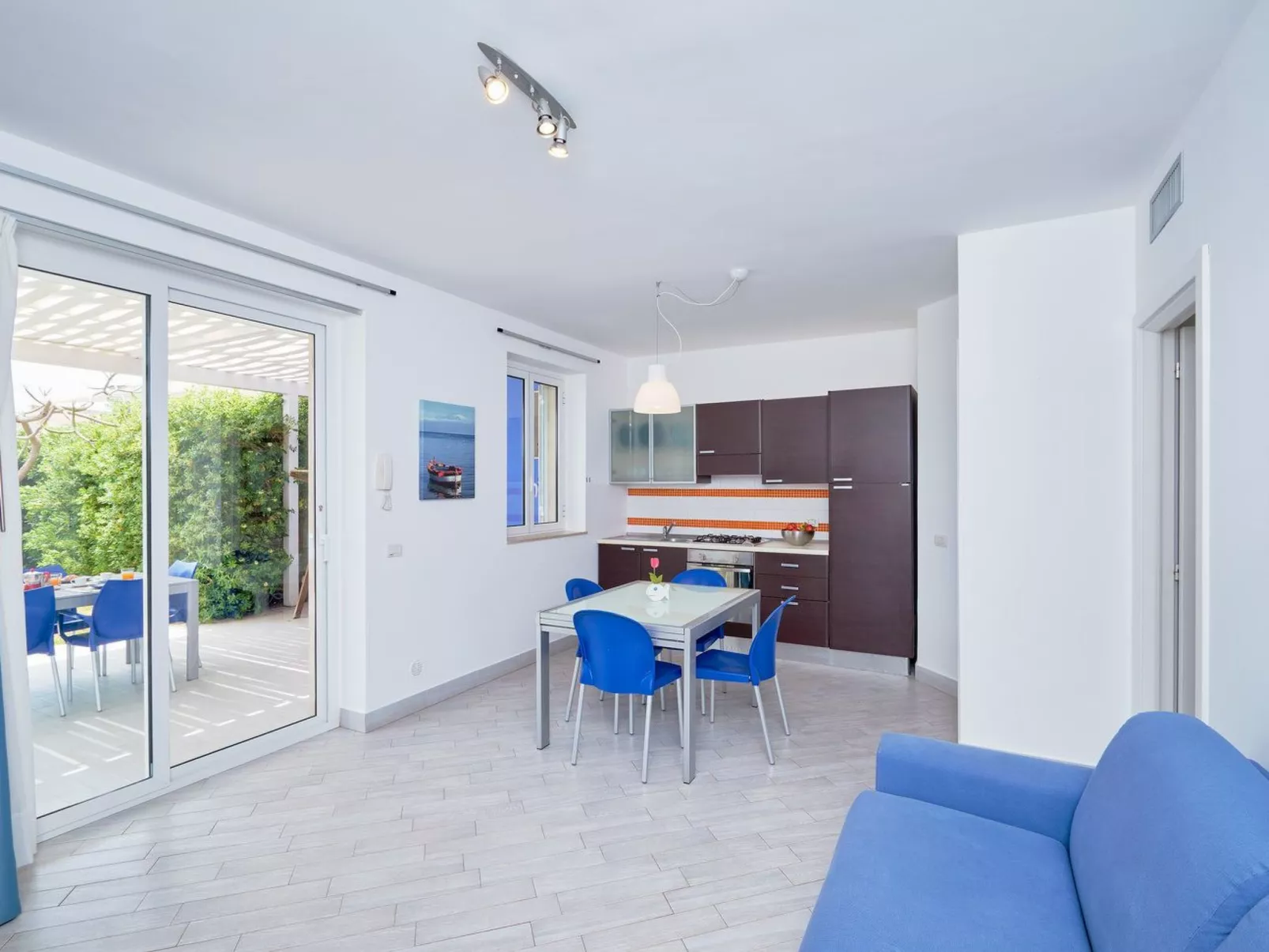 In Marina Di Ragusa mit Terrasse, Grill und Garten-Dedans