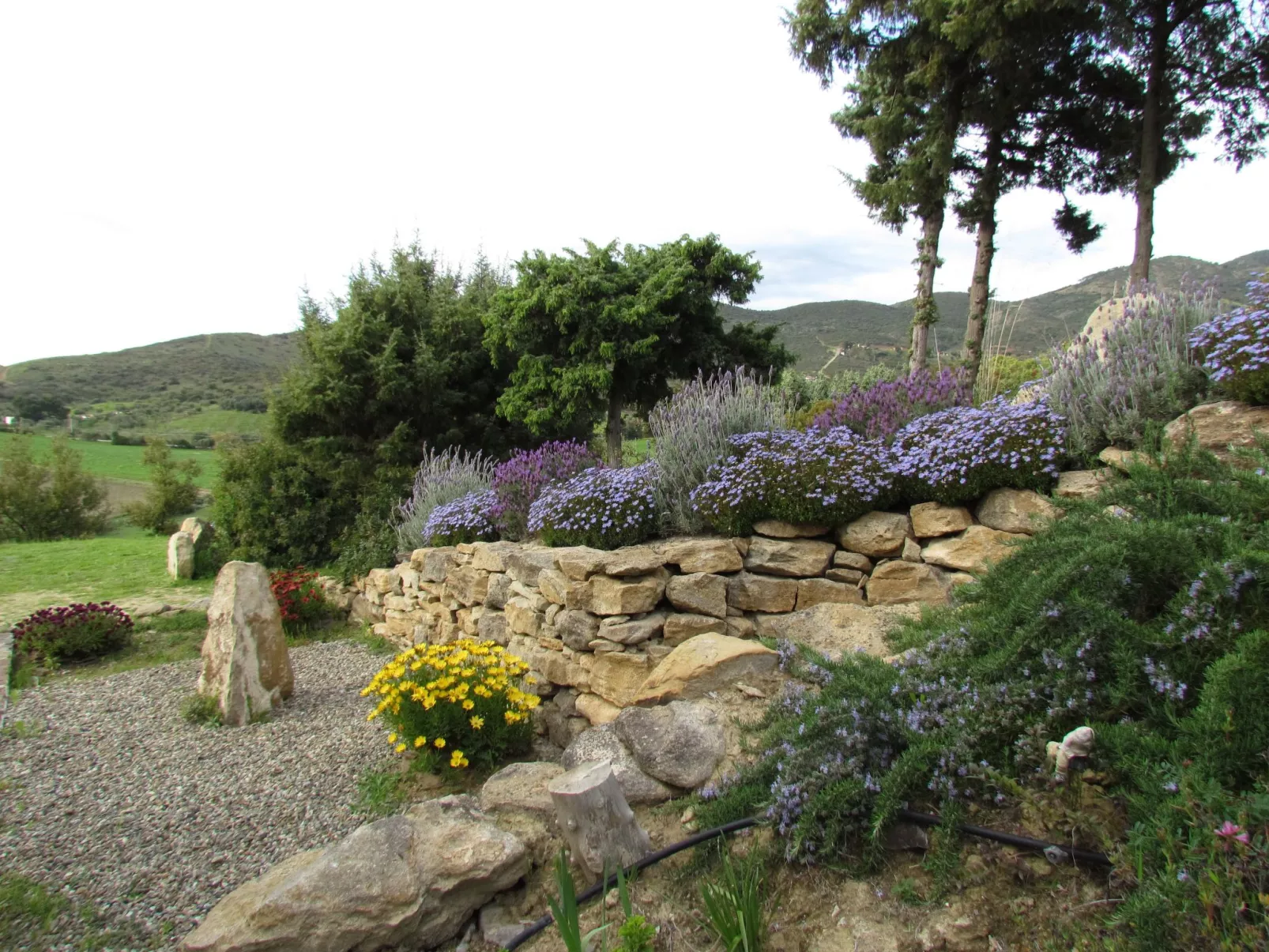Unterkunft in einer Höhle mit Privatparkplatz-Drinnen