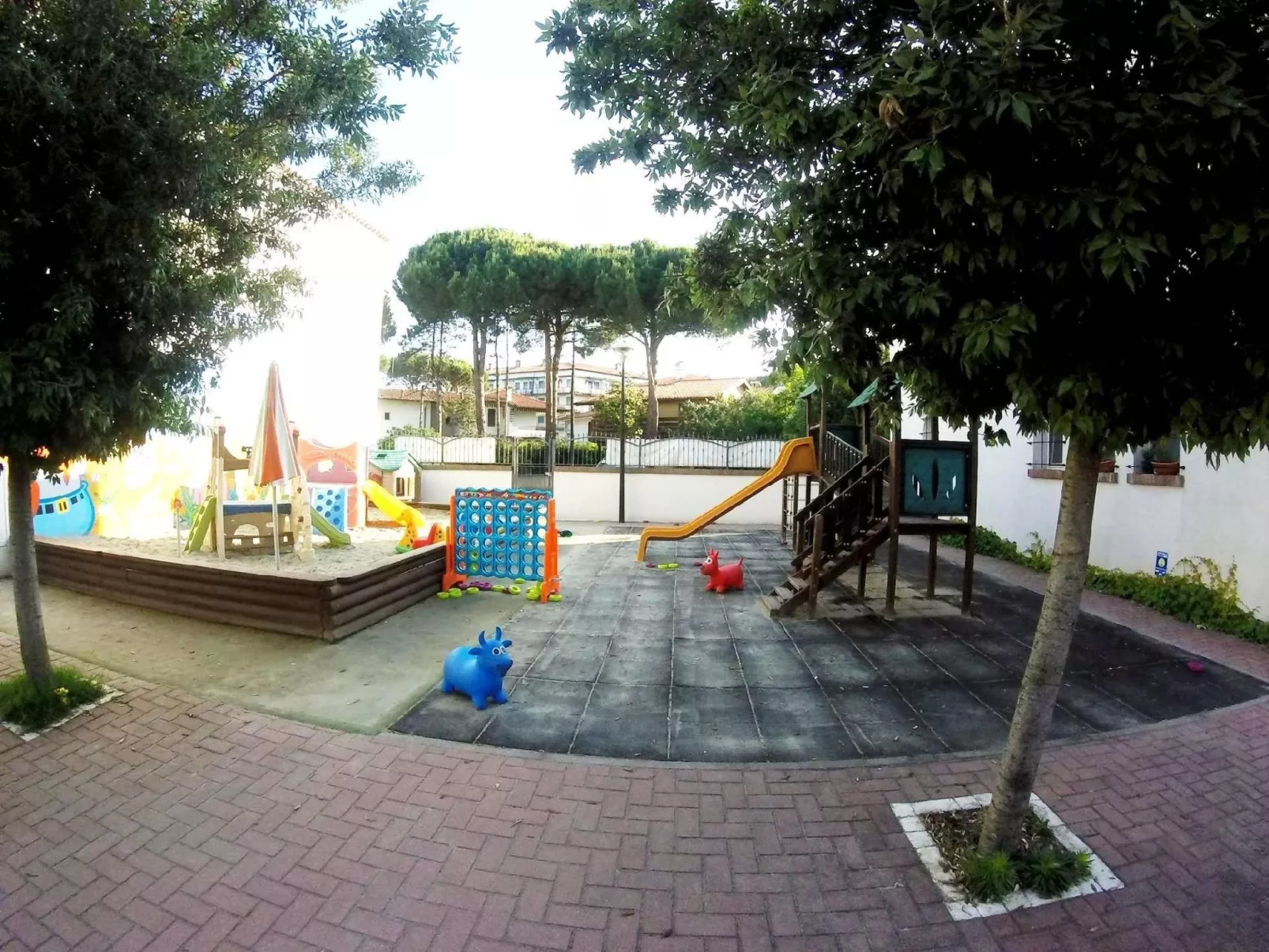 In Lido Di Spina mit Möbliertem Balkon-Dehors