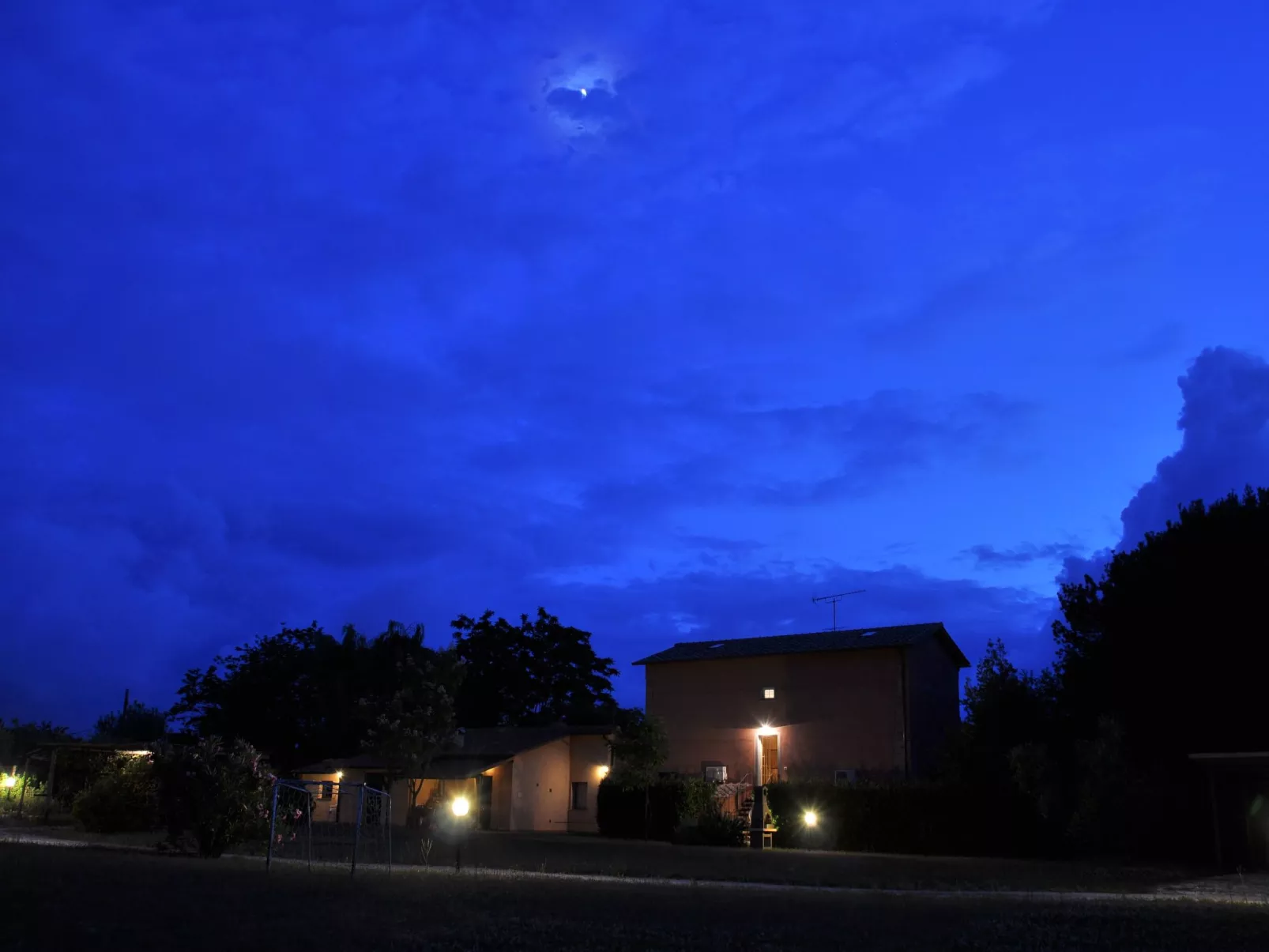 "Casa Olmo" Schwimmbad und Jacuzzi, privater Garten-Drinnen