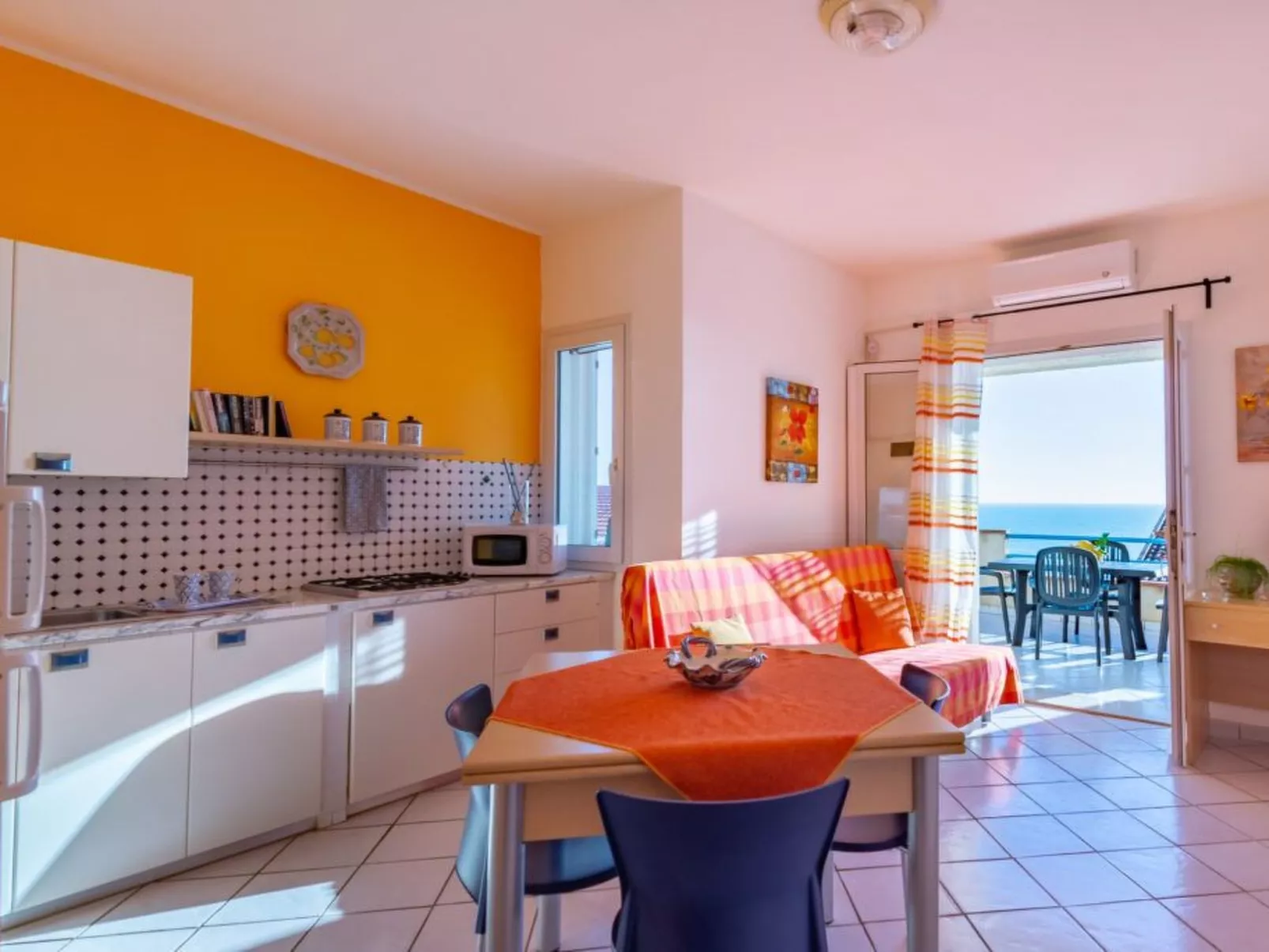 Ruhige Ferienwohnung in Sciacca mit Grill und Terrasse und Meerblick-Inside