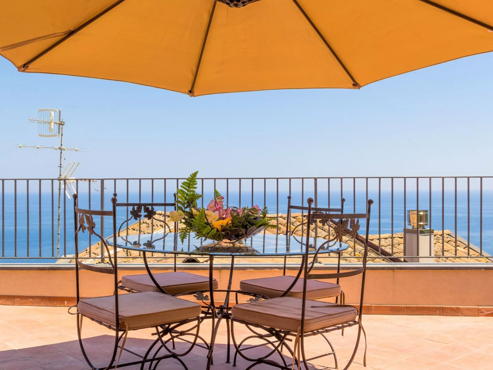 Villa Battiato - Haus n Pool-Inside