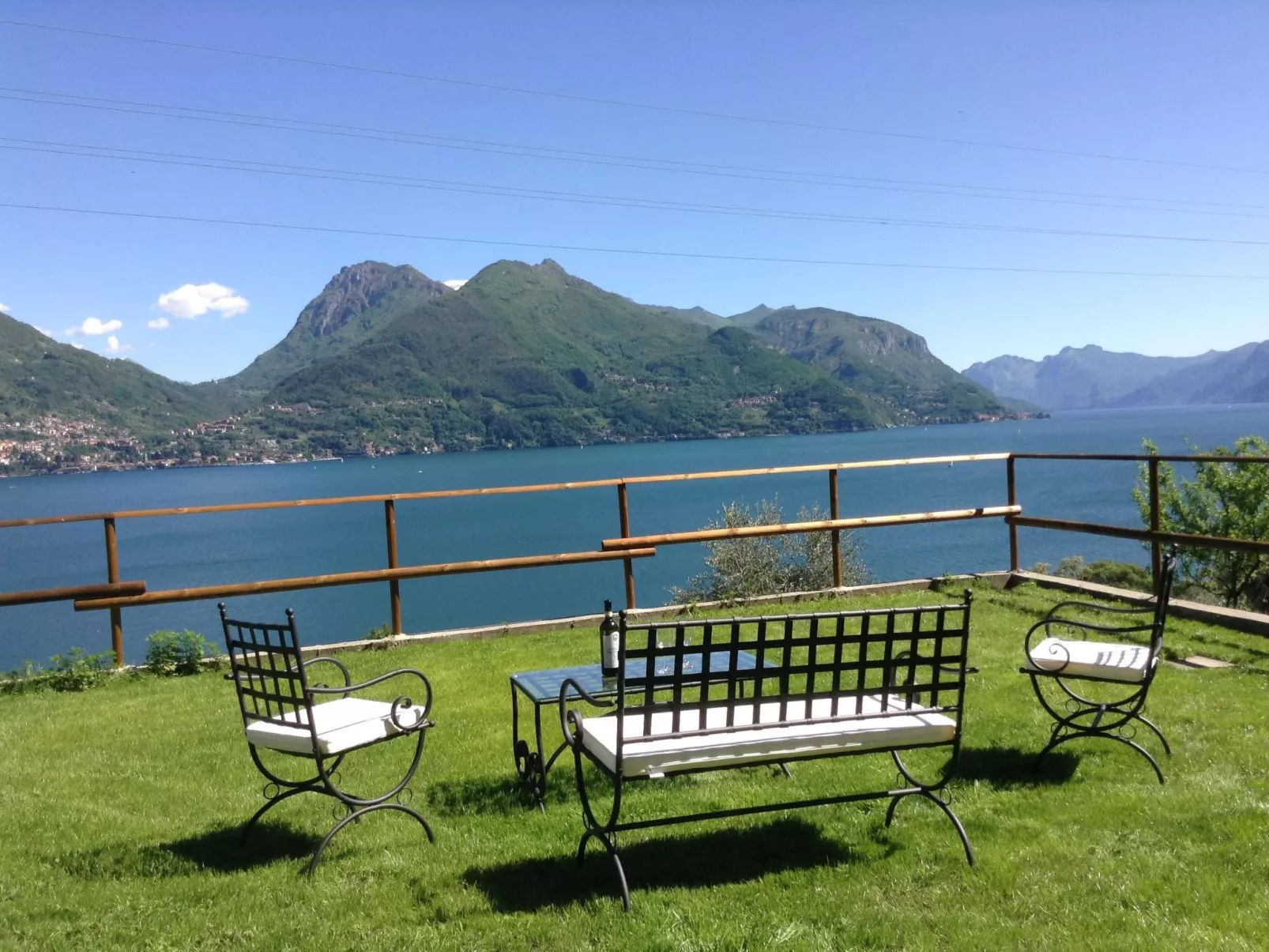 Mit Terrasse und tollem See- und Bergblick-Inside