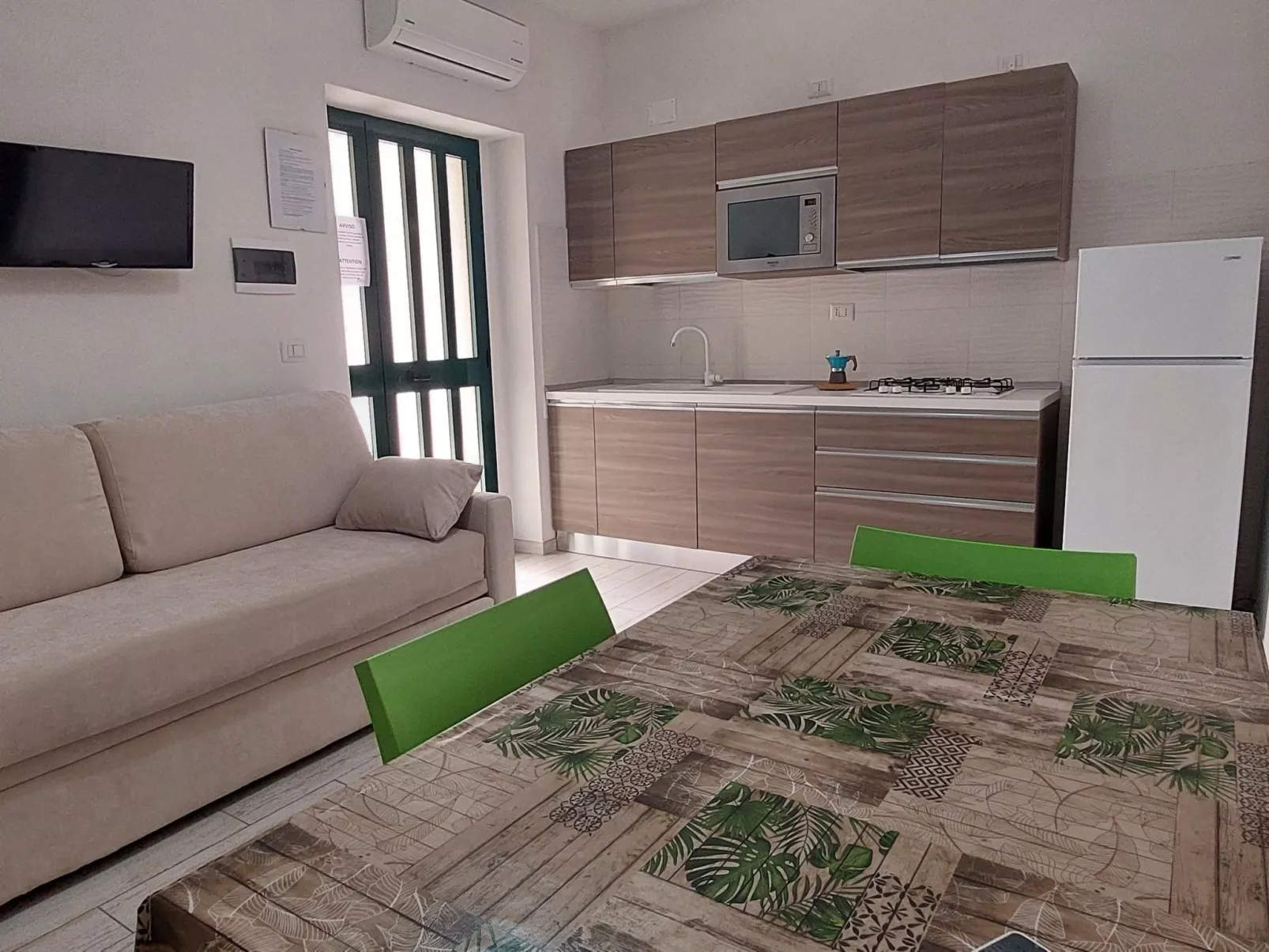 Brandneue Wohnung in Villa mit Schwimmbad-Image-tags.info