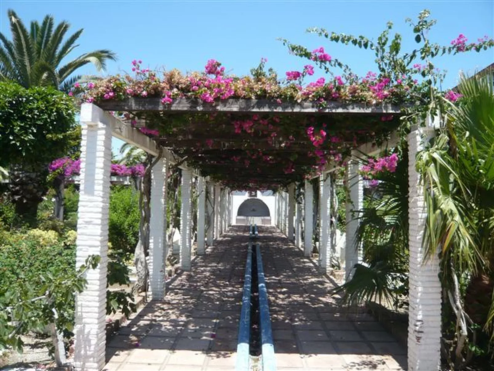 Mit Blick auf das Wasser-Dehors