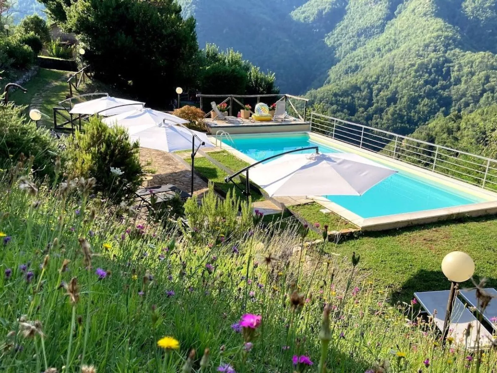 'Huts 1' mit Wasserblick-Dedans