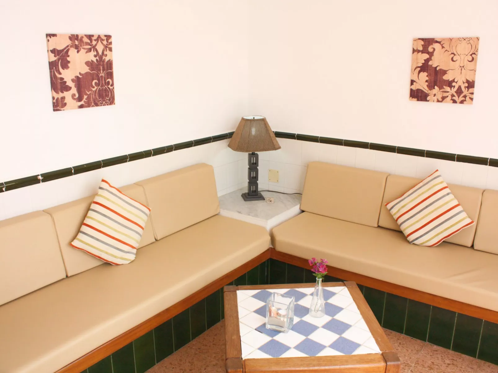 Bungalow auf einem Felsen direkt am Meer-Inside