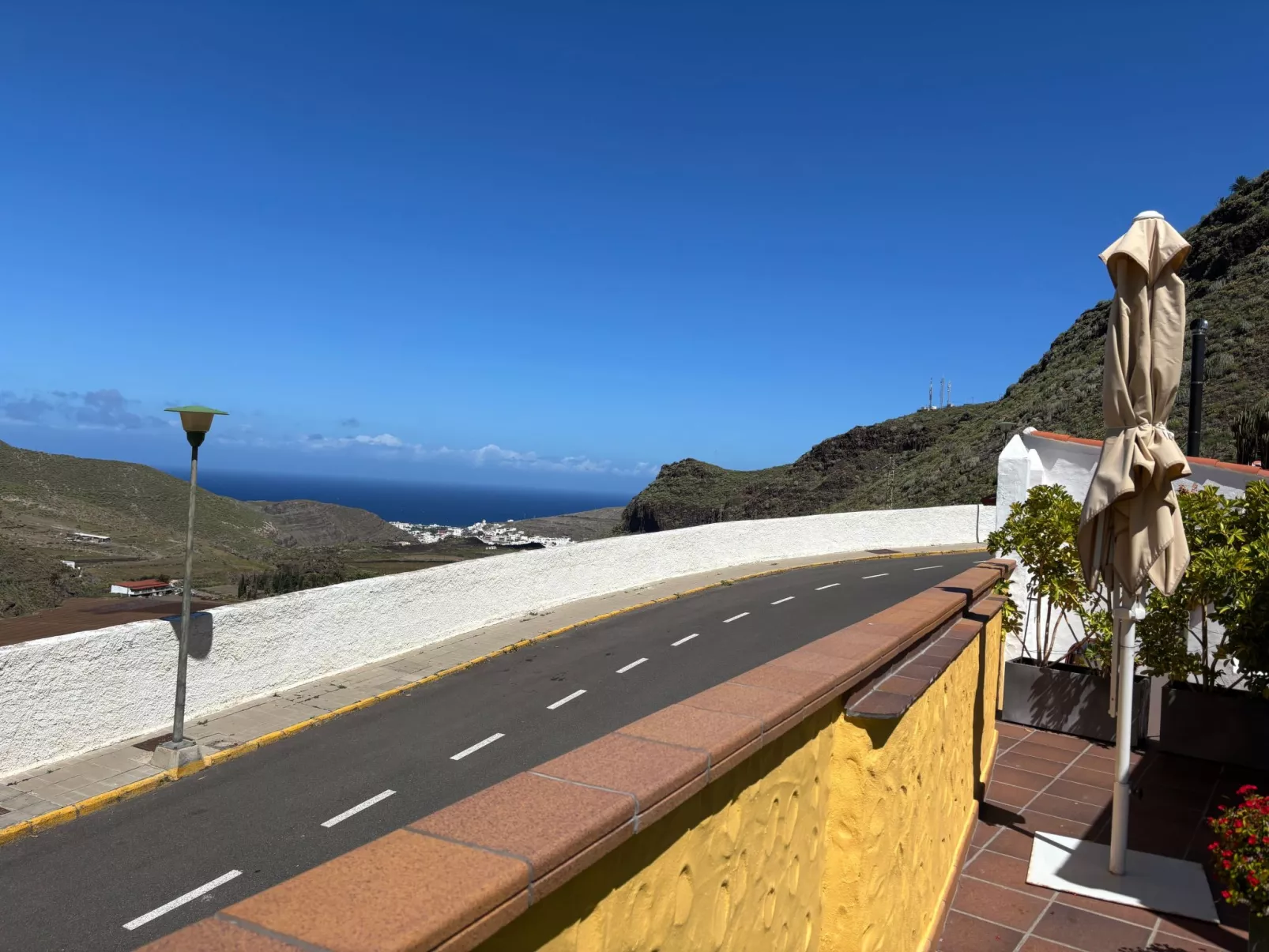 Haus mit beheiztem Schwimmbad, Berg- und Meerblick-Inside
