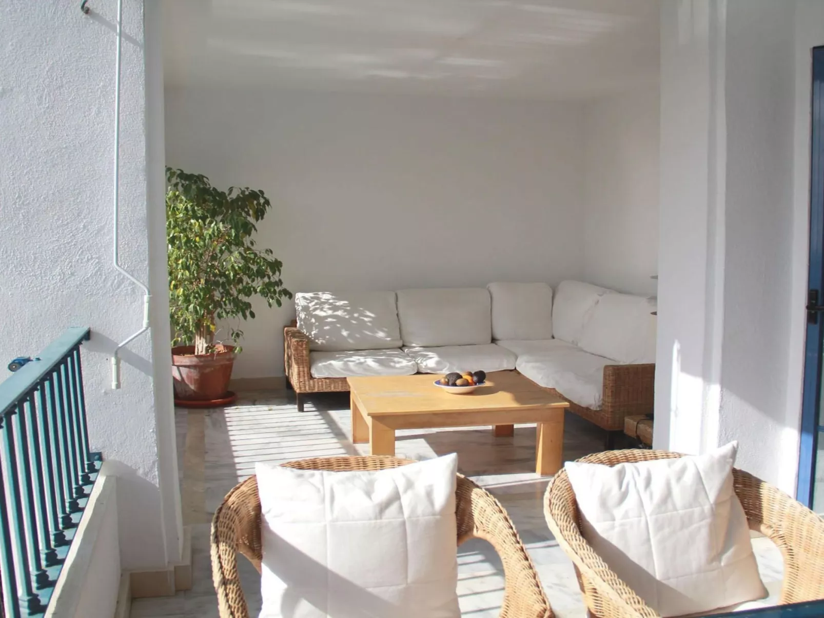 Mit Terrasse, Pool und Garten-Dedans