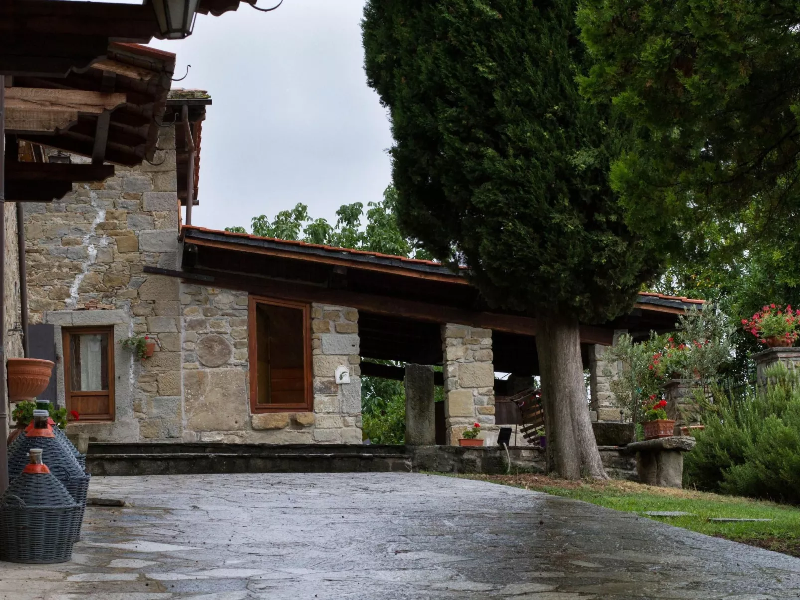 Lindenhaussiedlung mit Gemeinschaftspool-Dedans