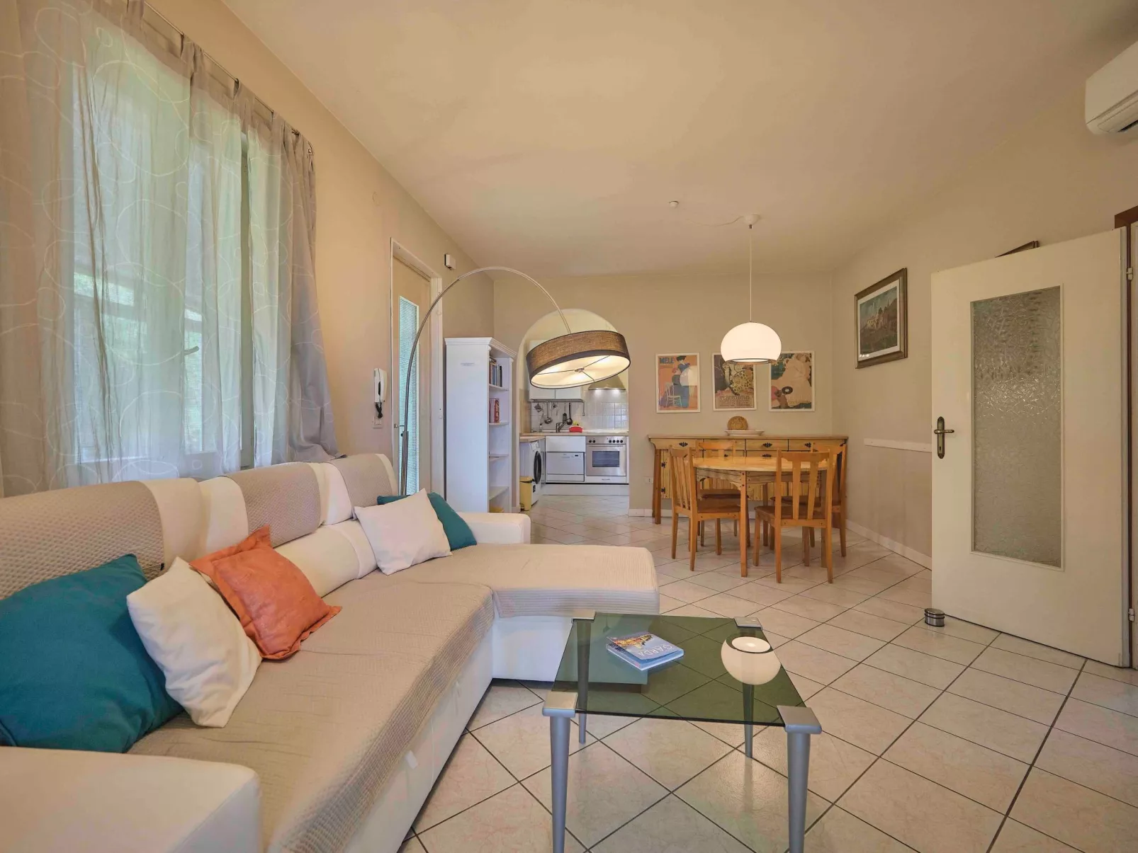 Mit Seeblick und privatem Garten-Inside