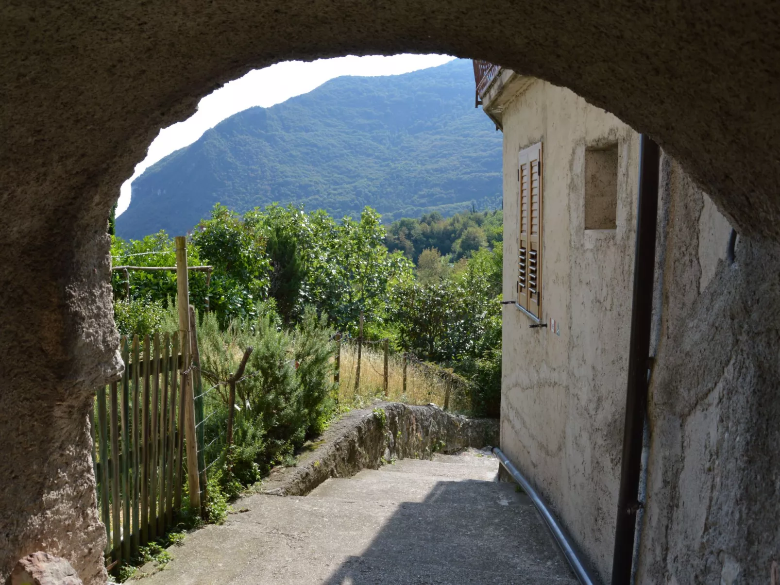 Oliveto Tignale-Drinnen