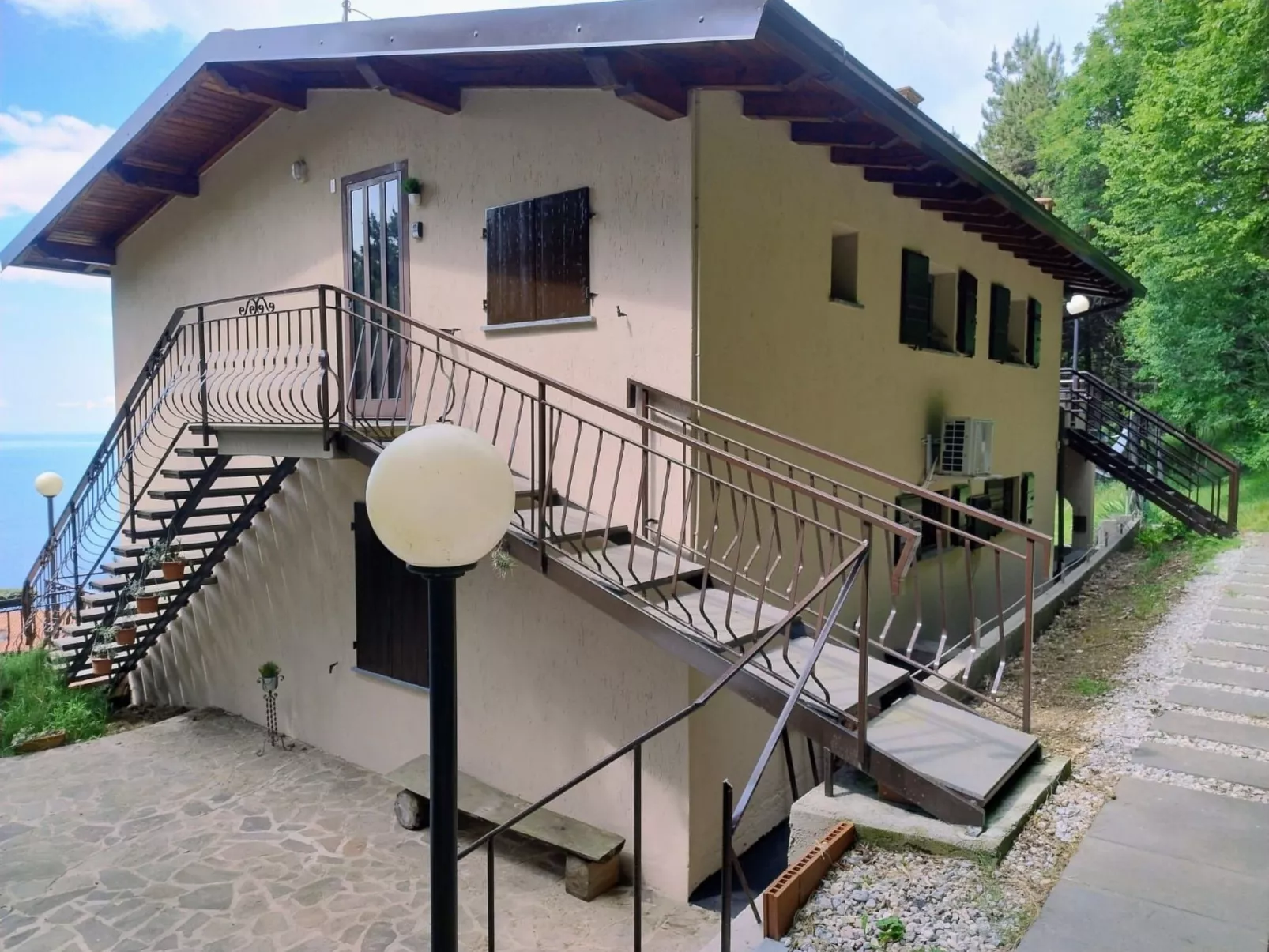 Wohnung mit Terrasse mit Blick auf den Gardasee-Outside