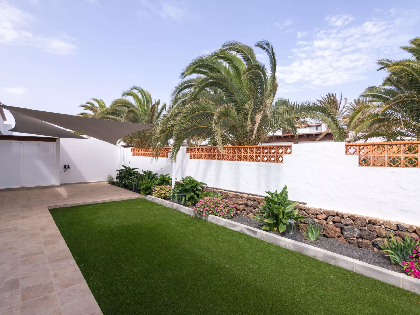 Modernes und helles Ferienhaus direkt am Meer, mit zwei großen Terrassen, Garte-Dedans