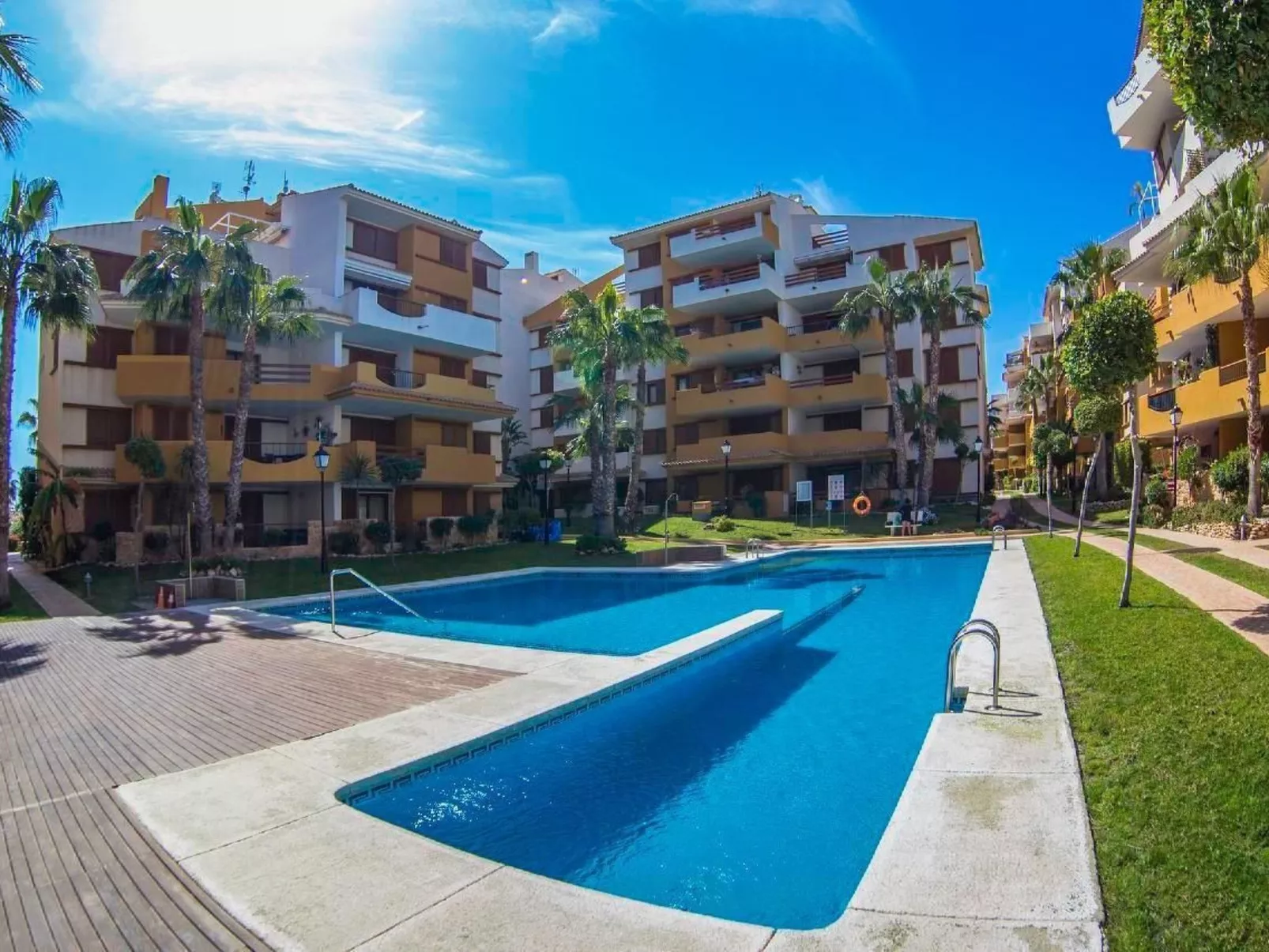 "Blue" mit Schwimmbad-Image-tags.info