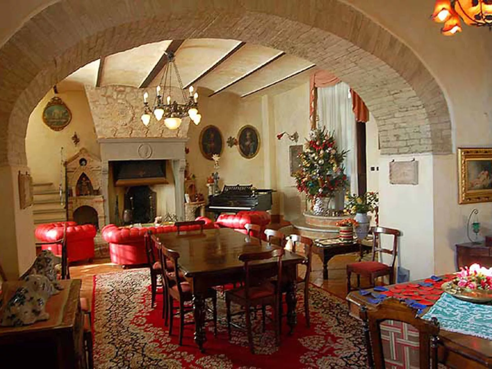 Altes Kloster und eleganter Landsitz-Inside