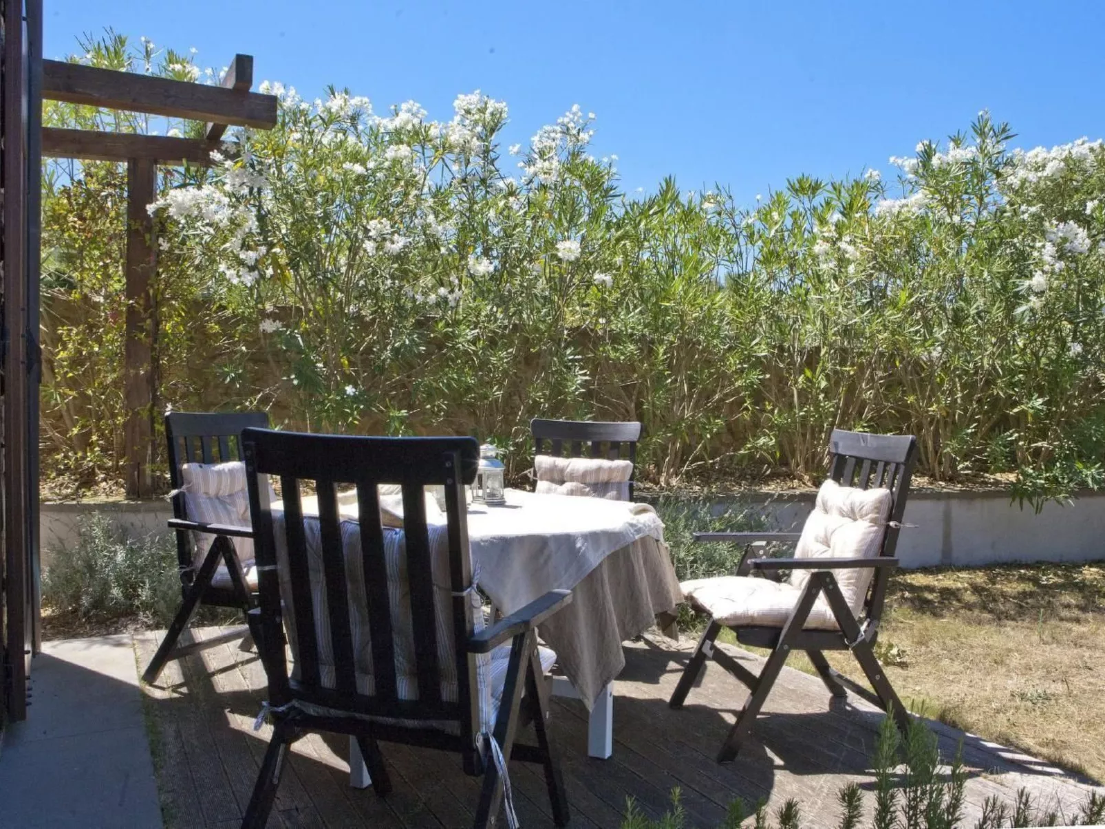 In Montescudaio mit Großem Garten-Inside