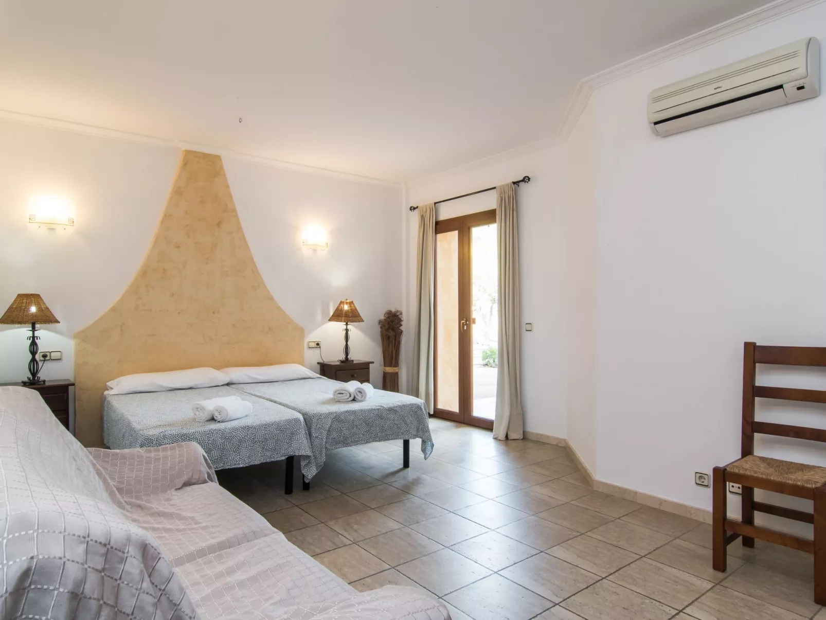 "Sa Mola" mit Terrasse-Drinnen