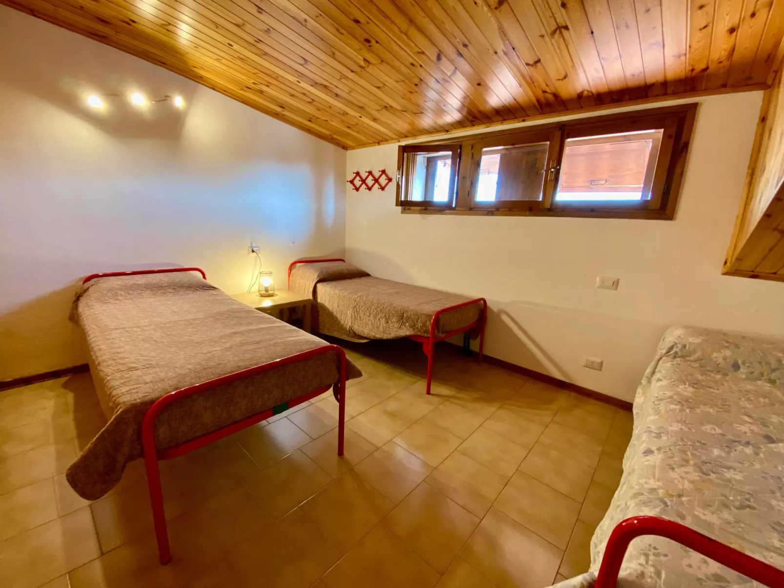 Vertikales Haus mit privatem Garten, 2 Klima-Inside