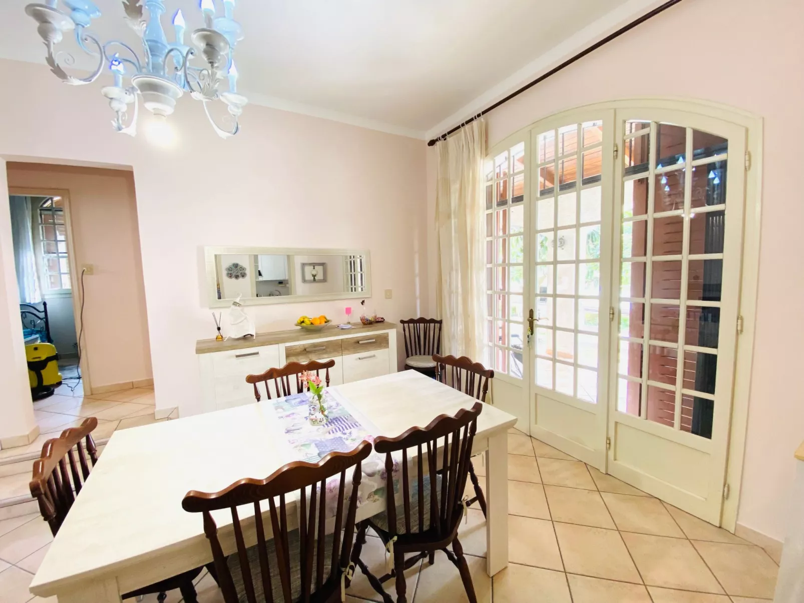 Repräsentative Villa, Klima, 300 Meter vom Meer entfernt-Drinnen