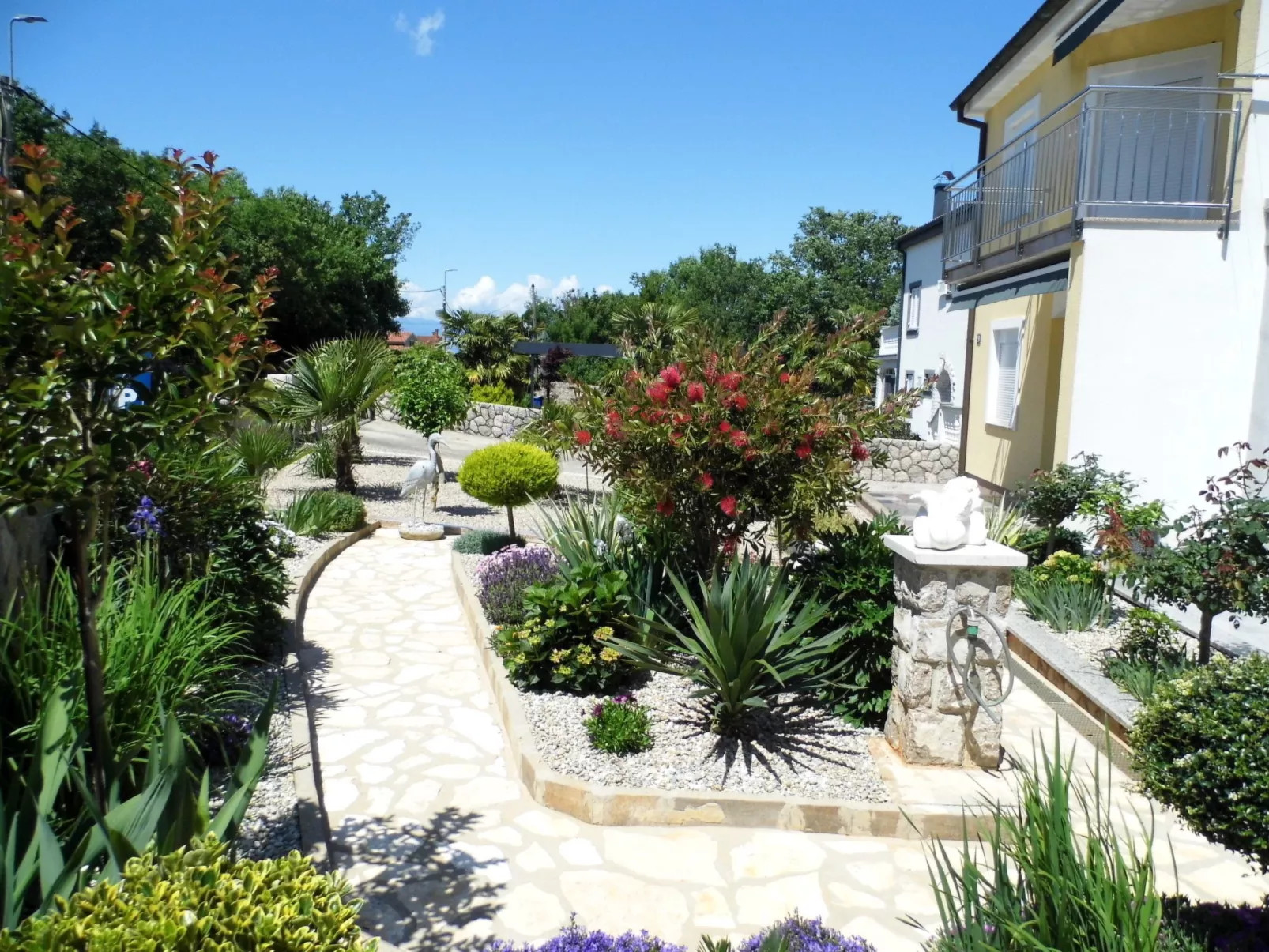 Neue und moderne, voll ausgestattete Wohnung-Outside