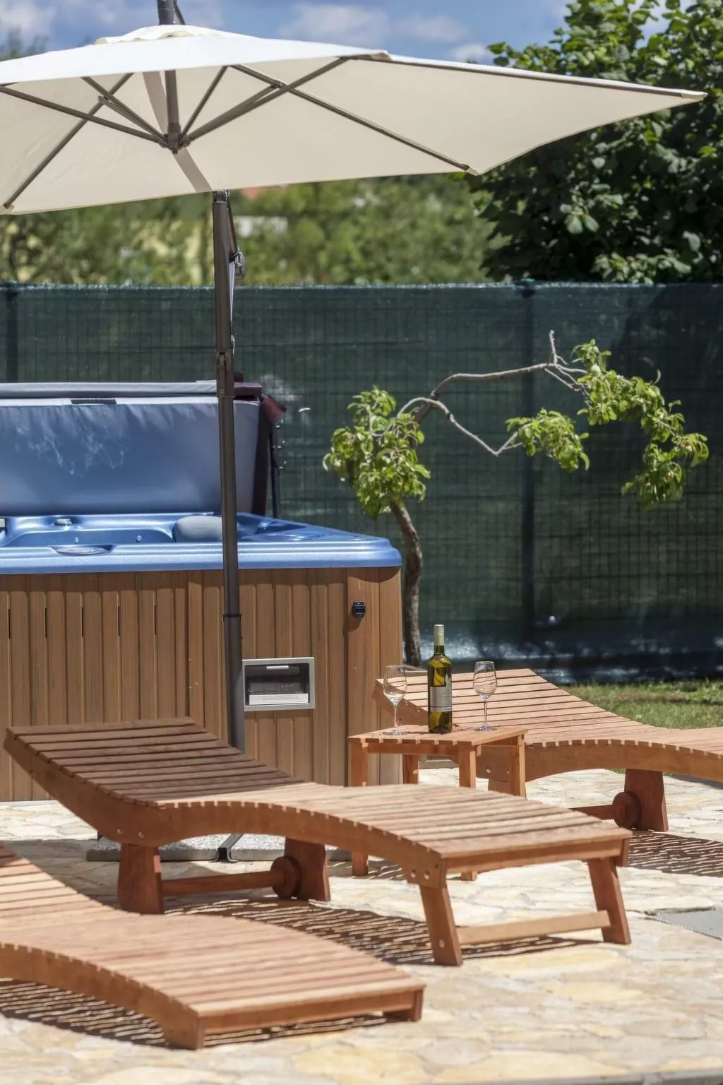 In Vintijan mit Großem Whirlpool-Outside