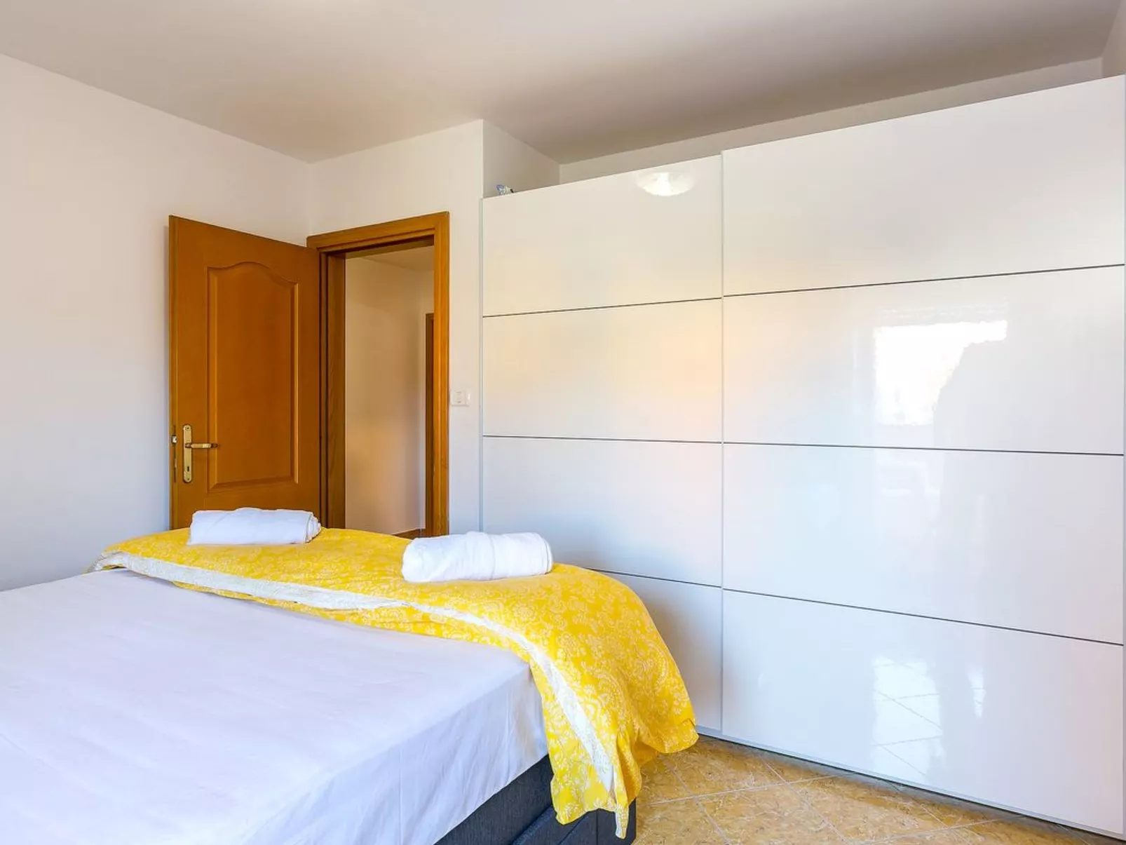 Für bis zu vier Personen, 400m vom Sandstrand-Drinnen