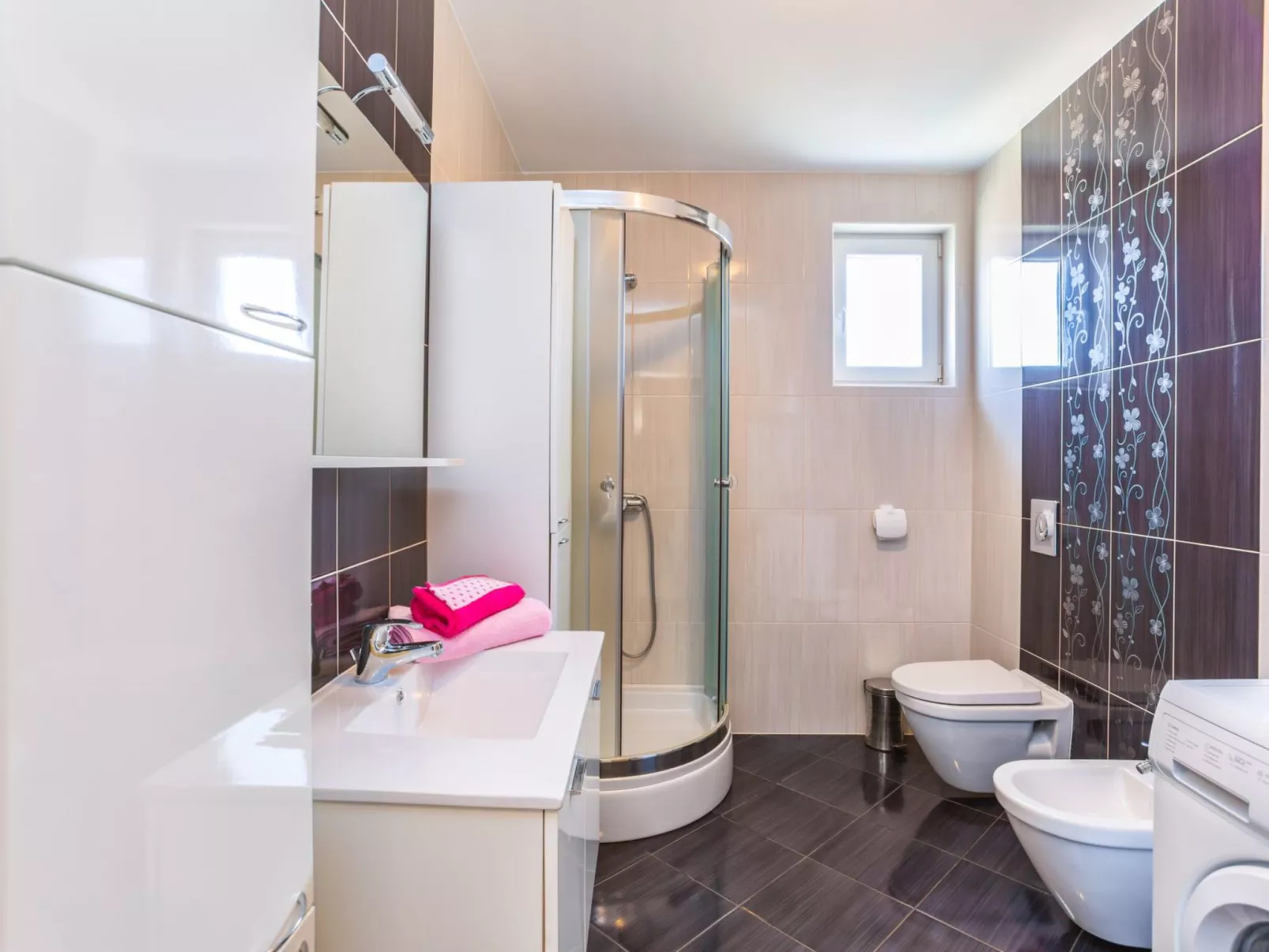 "Dragan 2" mit Balkon-Drinnen