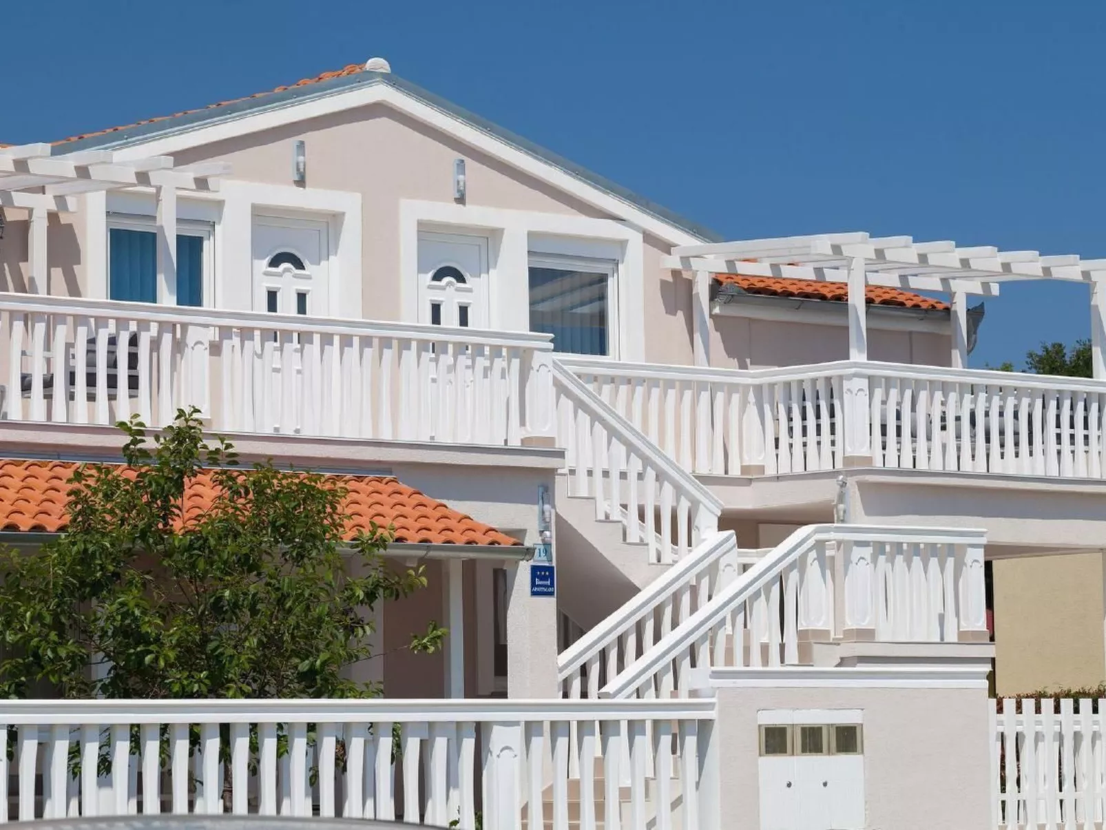 Mit Jacuzzi in Villa mit Parkplatz-Inside