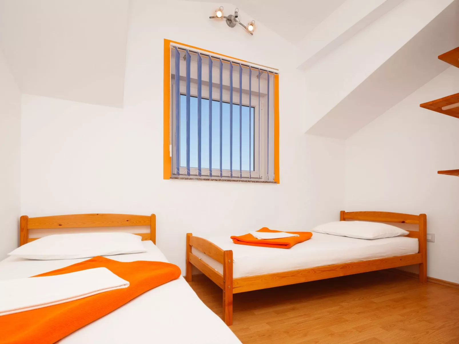 Mit Jacuzzi, Garten und Parkplatz-Dedans