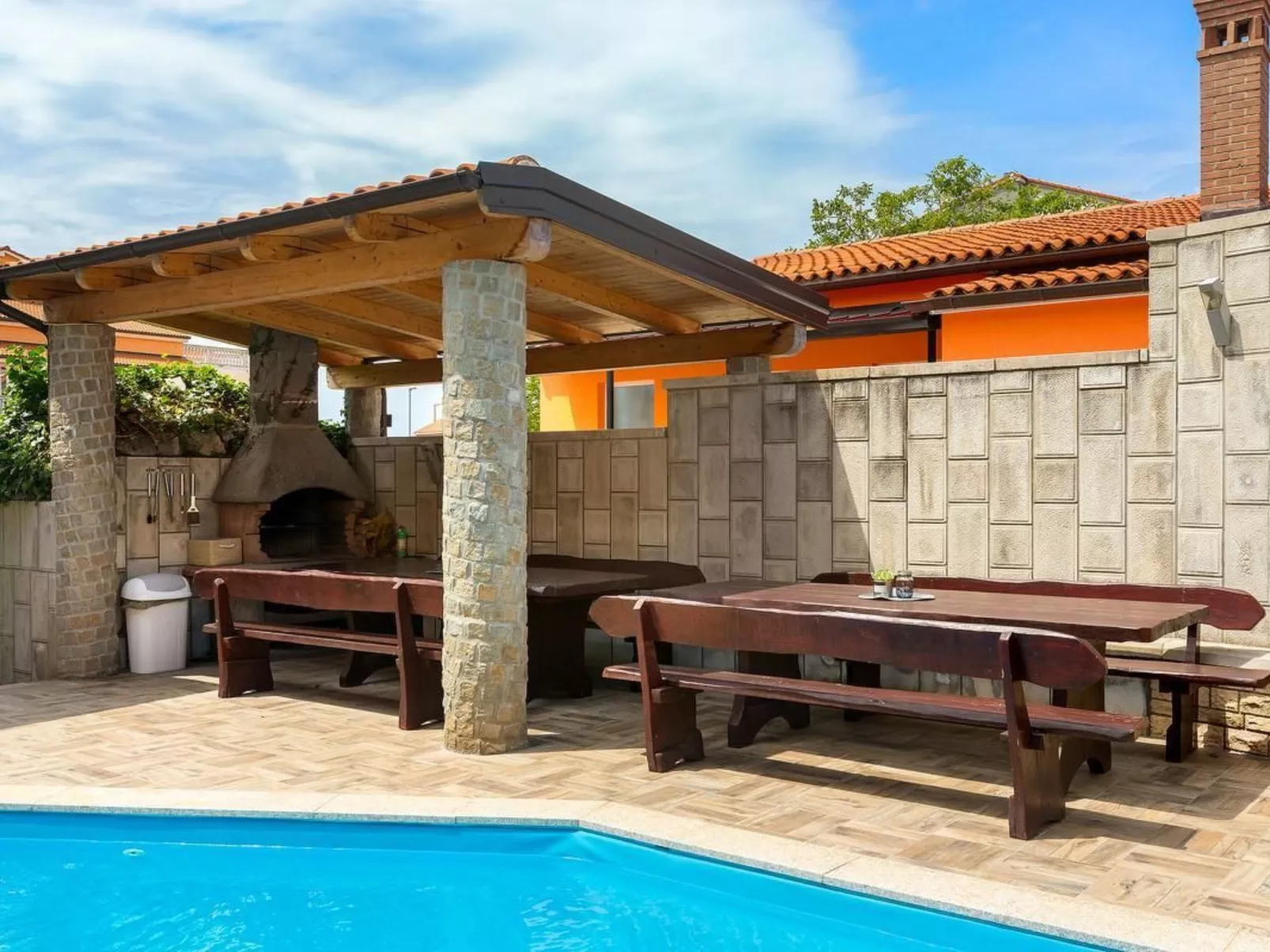 Charmante Ferienwohnung in Medulin mit Grill, Terrasse und Garten-Draußen