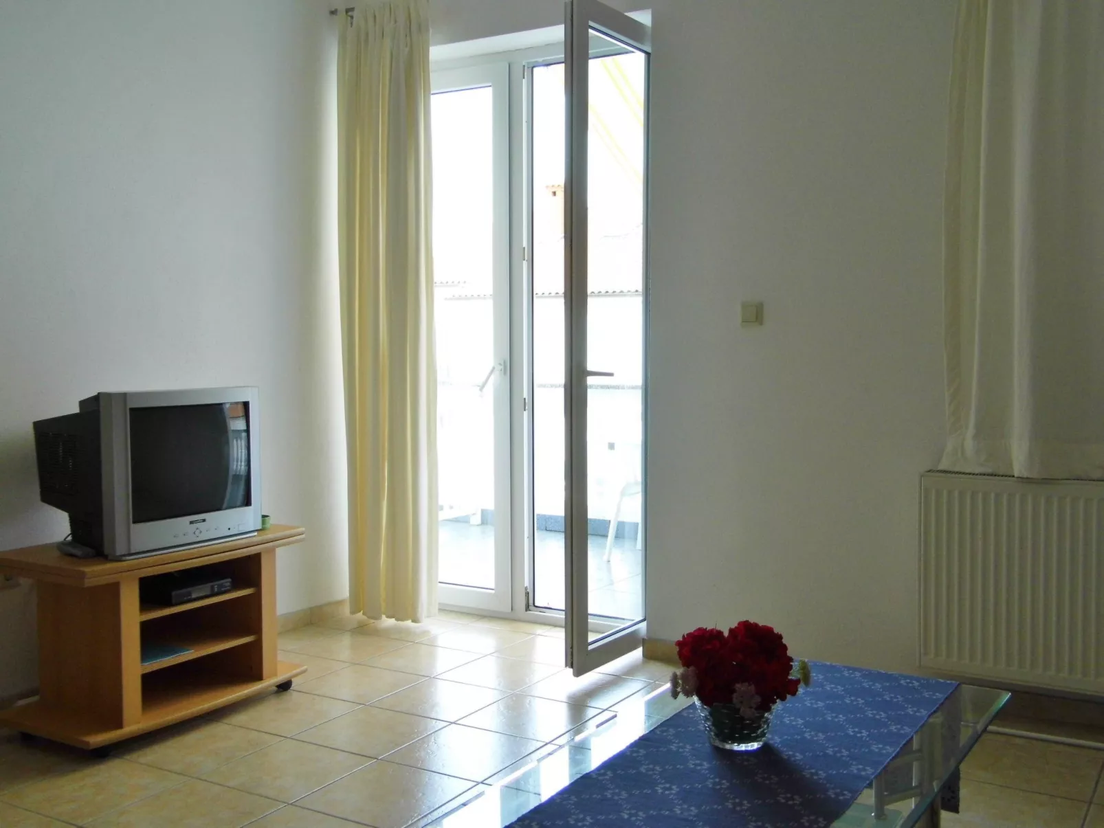 Schöne, geräumige Wohnung in der ersten Etage-Dedans