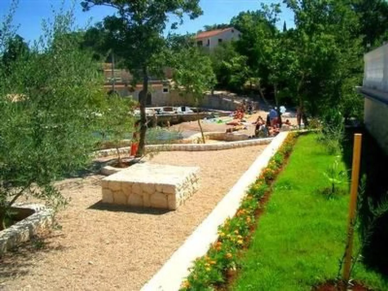 Mit Blick auf das Wasser-Outside