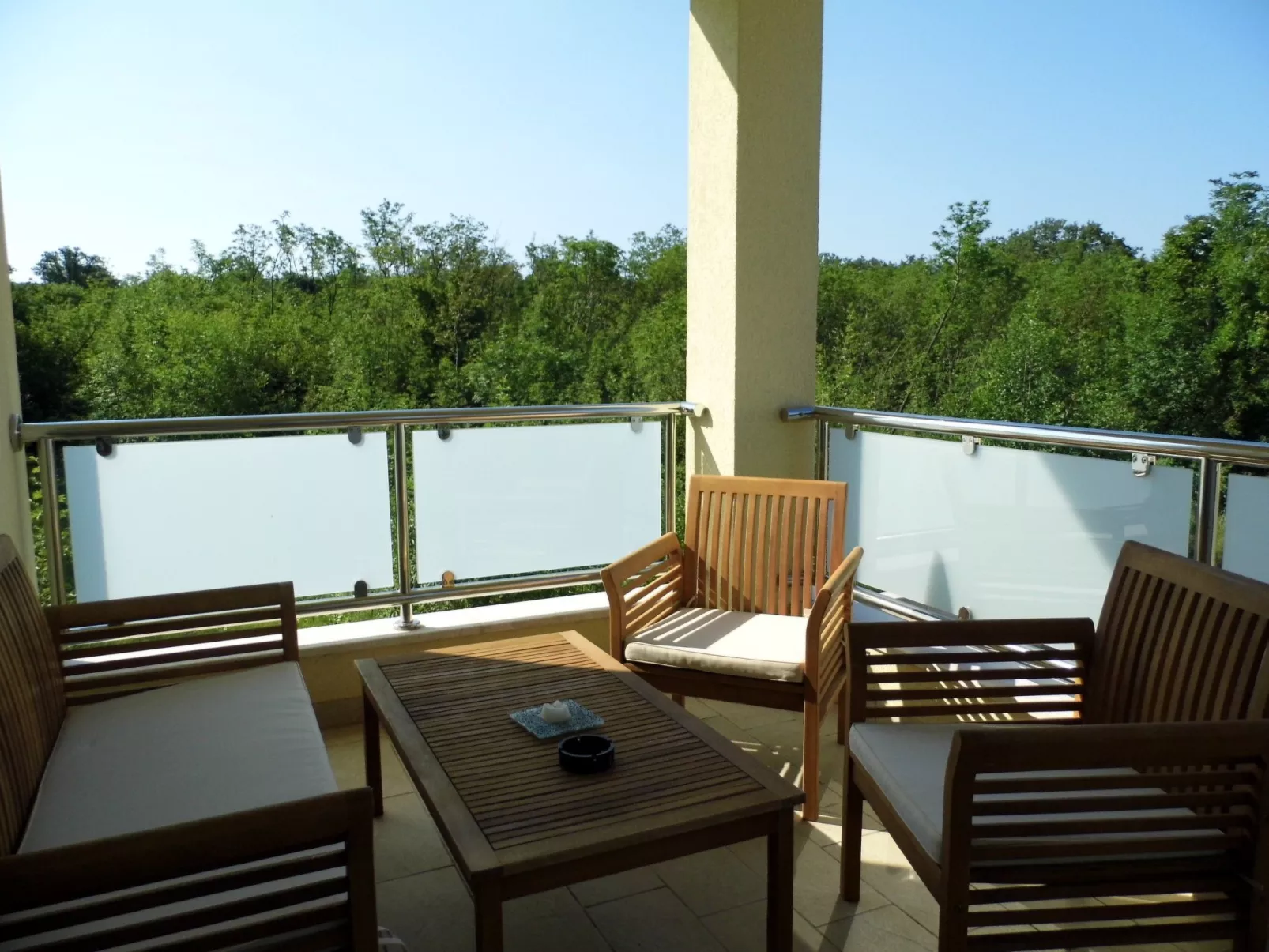 Modernes Apartment mit teilweisem Meerblick-Outside