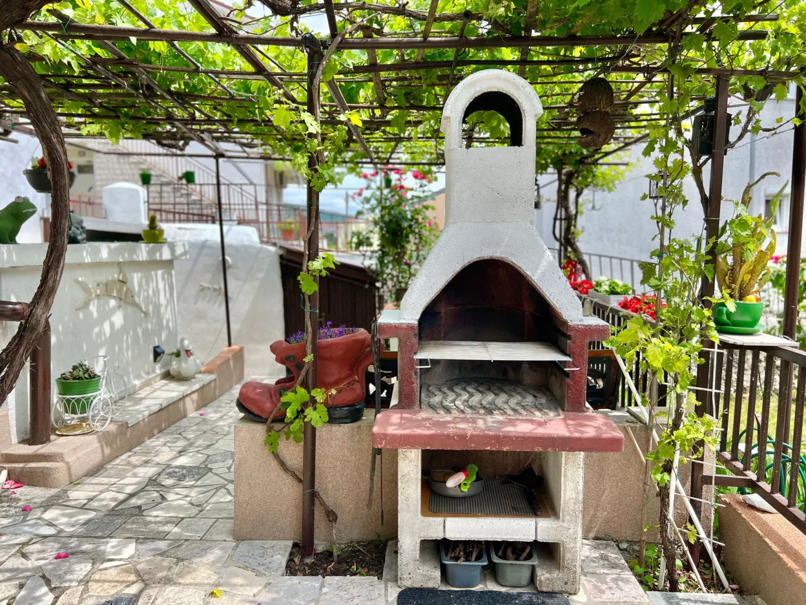 Mit eigenem Garten und Grill-Dehors