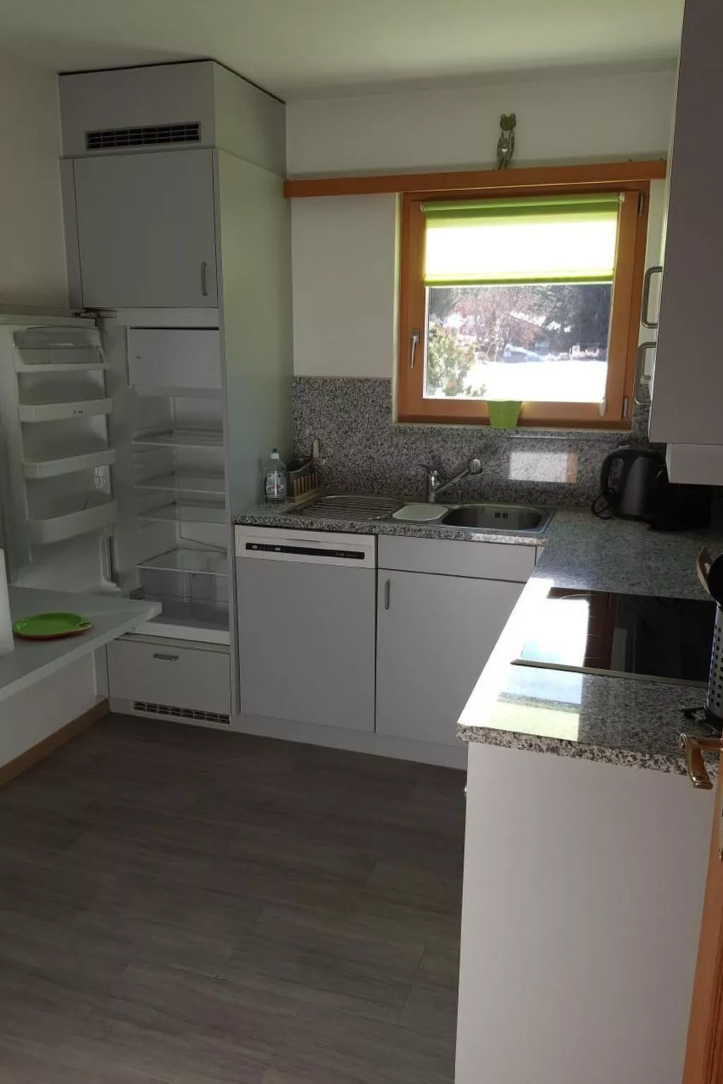 Chesa Azalea 30-Inside